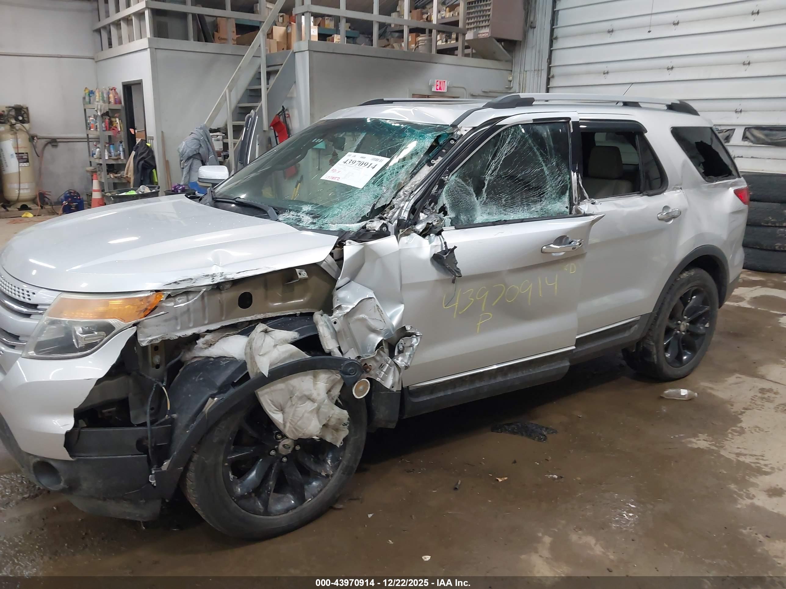 FORD EXPLORER image 6