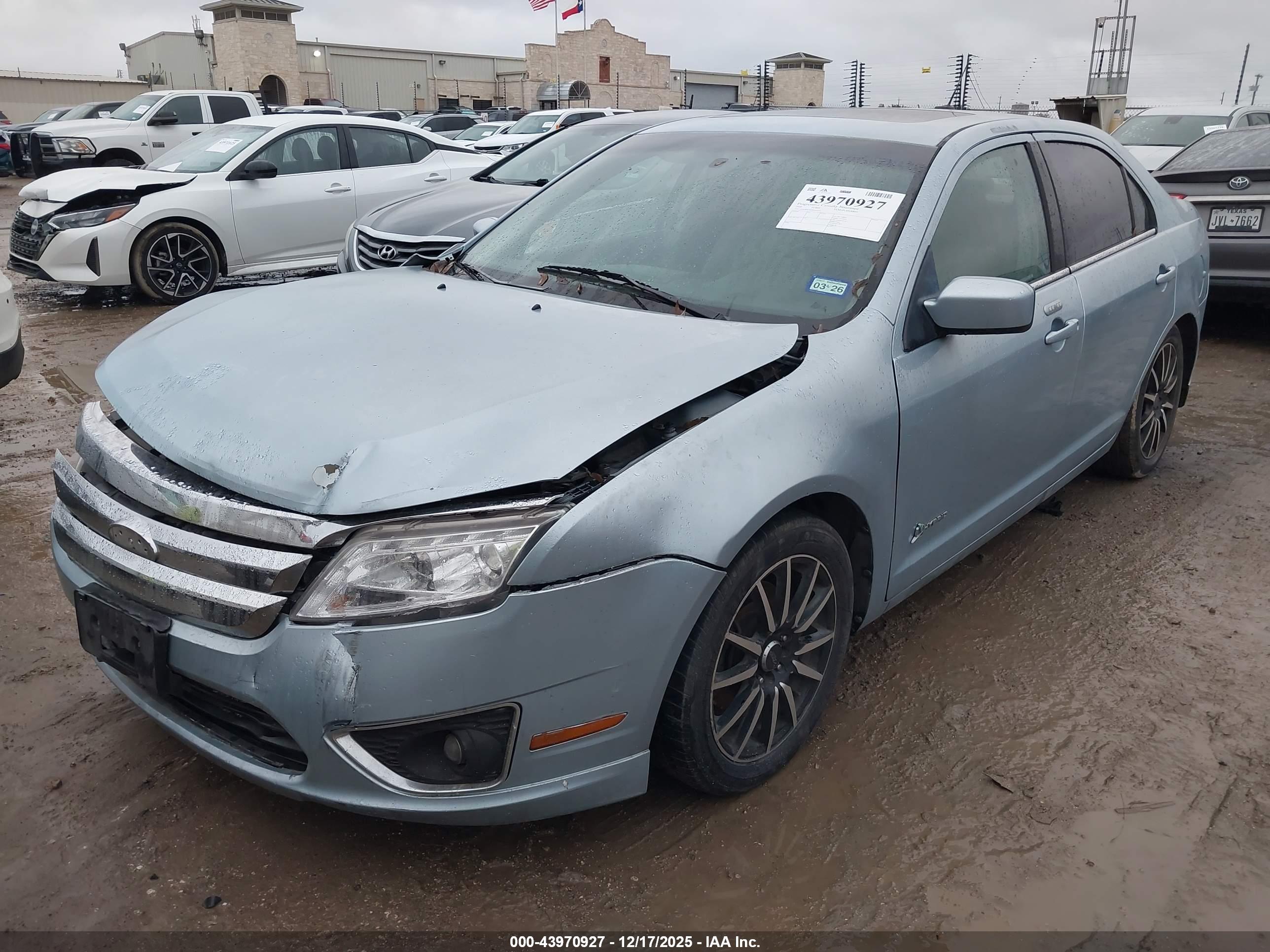 FORD FUSION image 2
