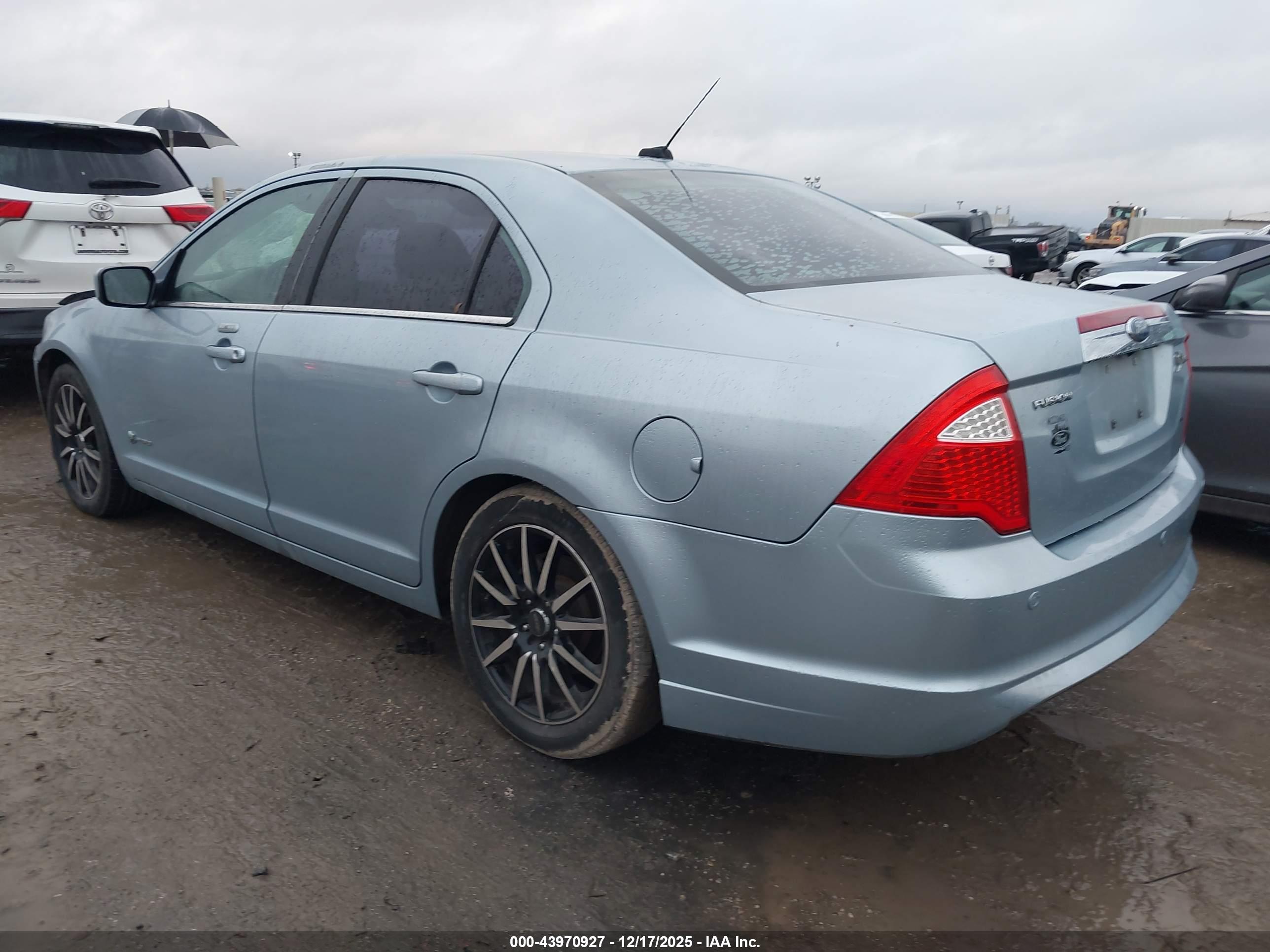 FORD FUSION image 3
