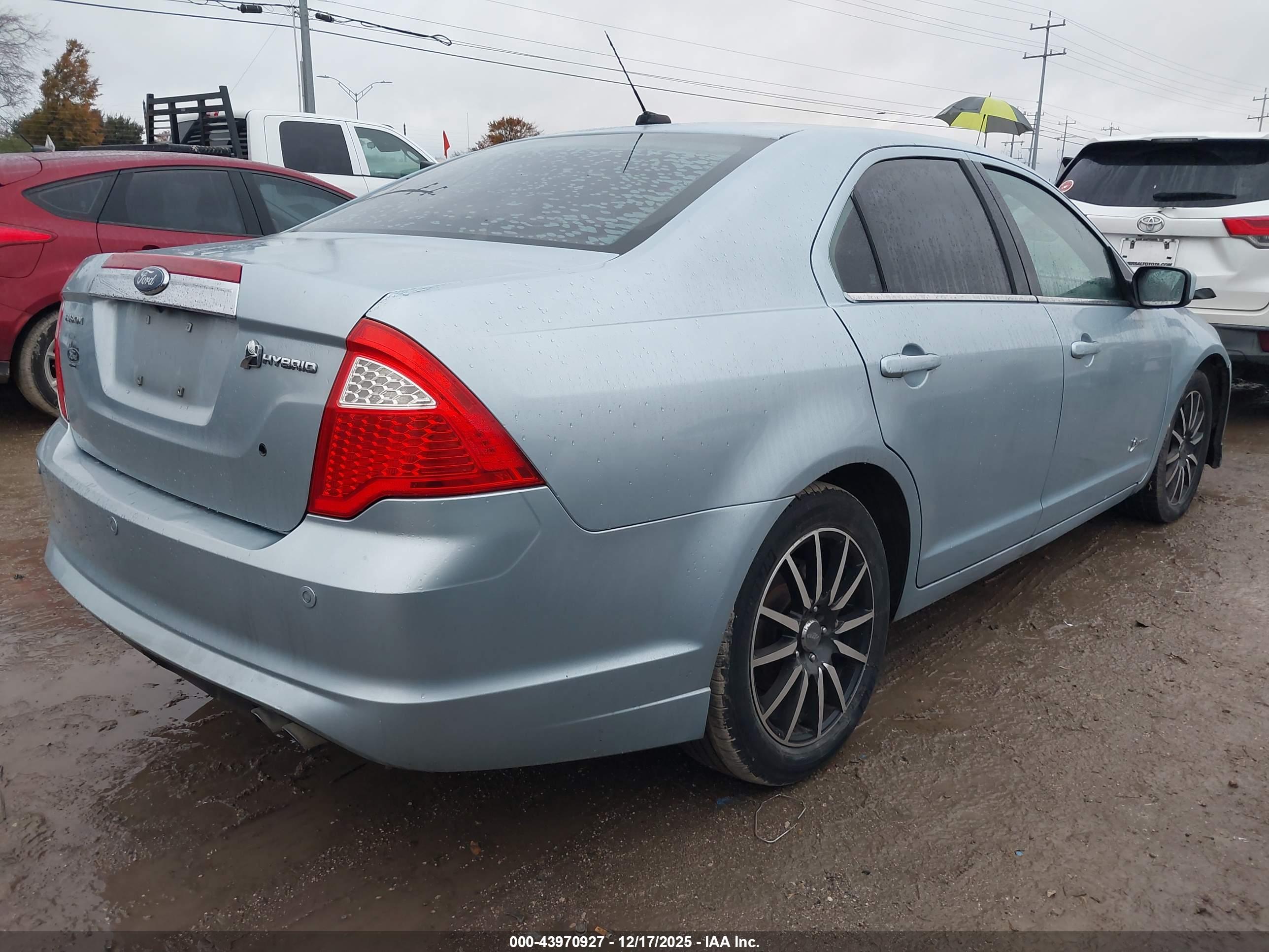 FORD FUSION image 4