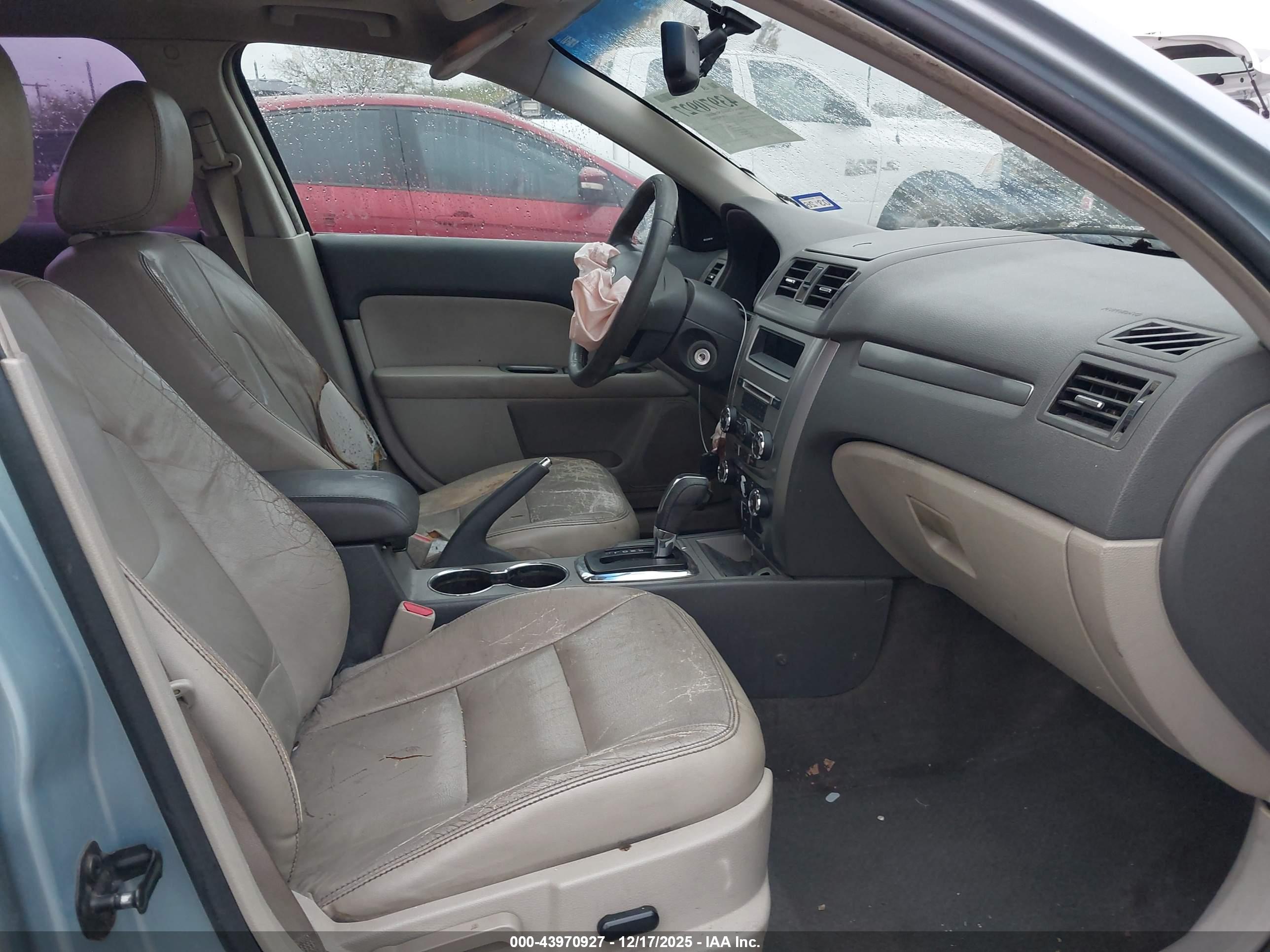 FORD FUSION image 5