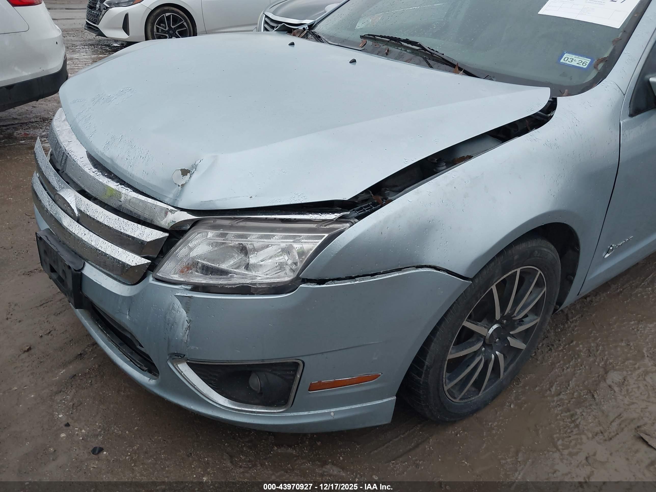 FORD FUSION image 6