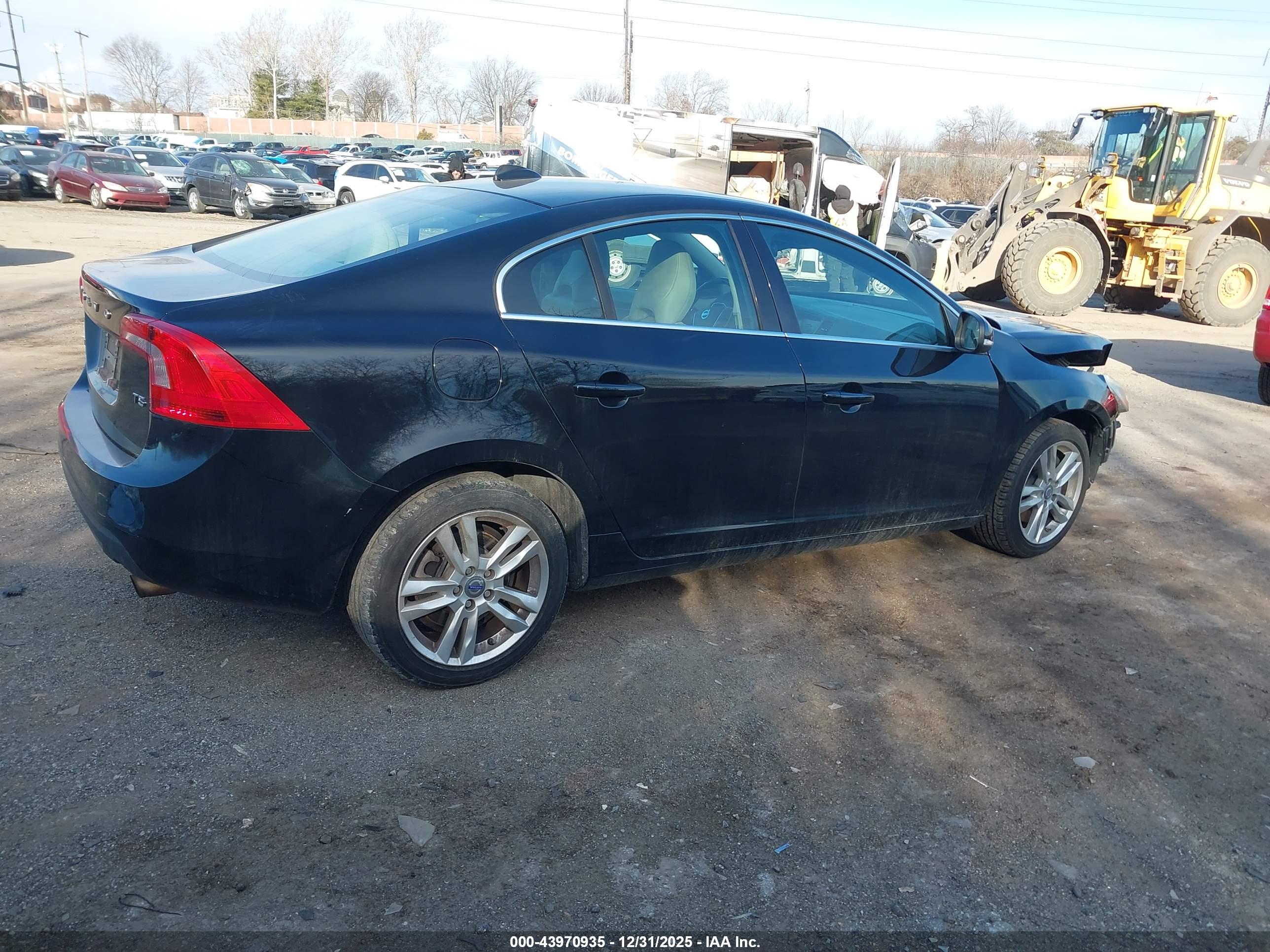 VOLVO S60 image 4