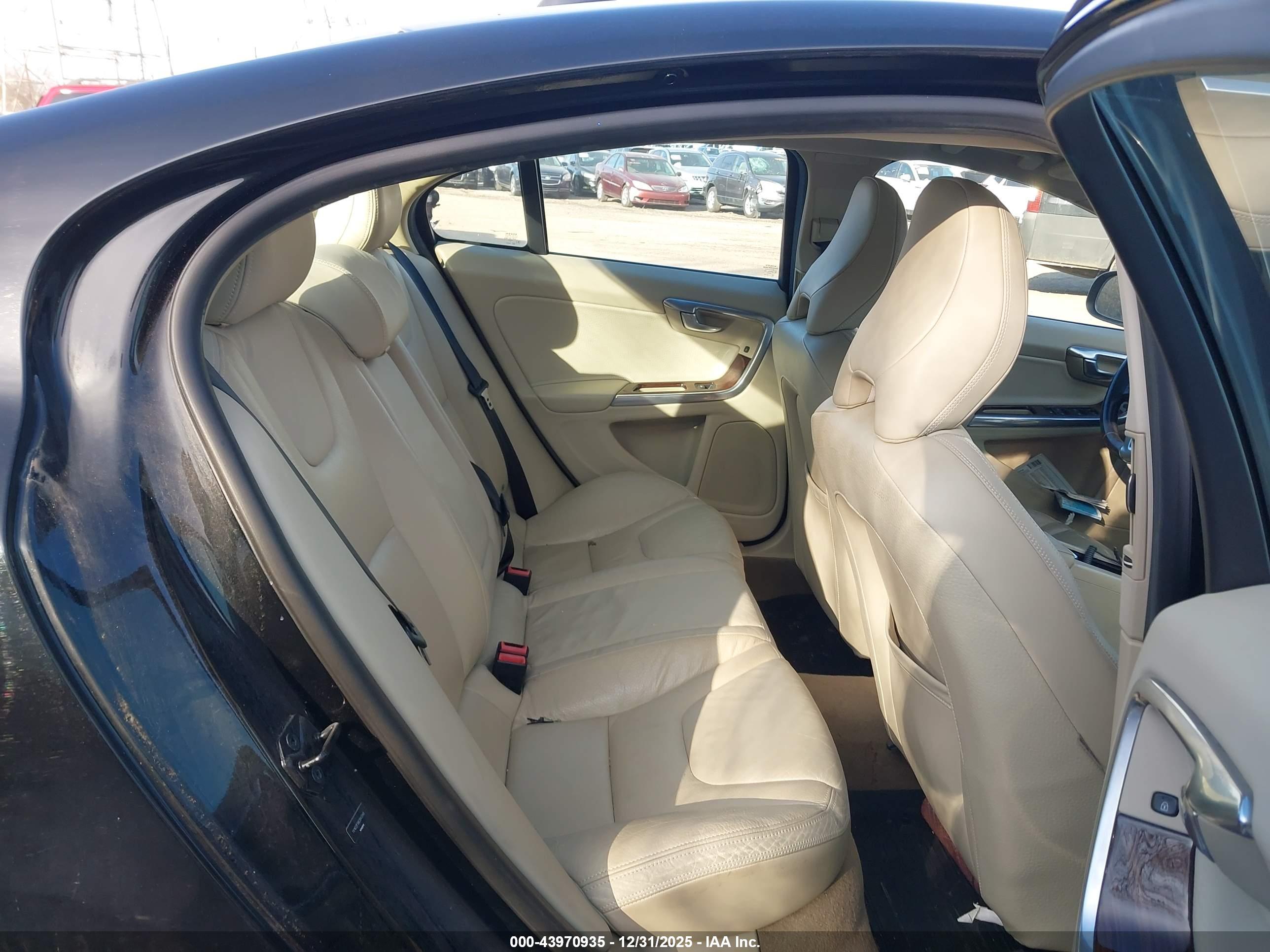VOLVO S60 image 8