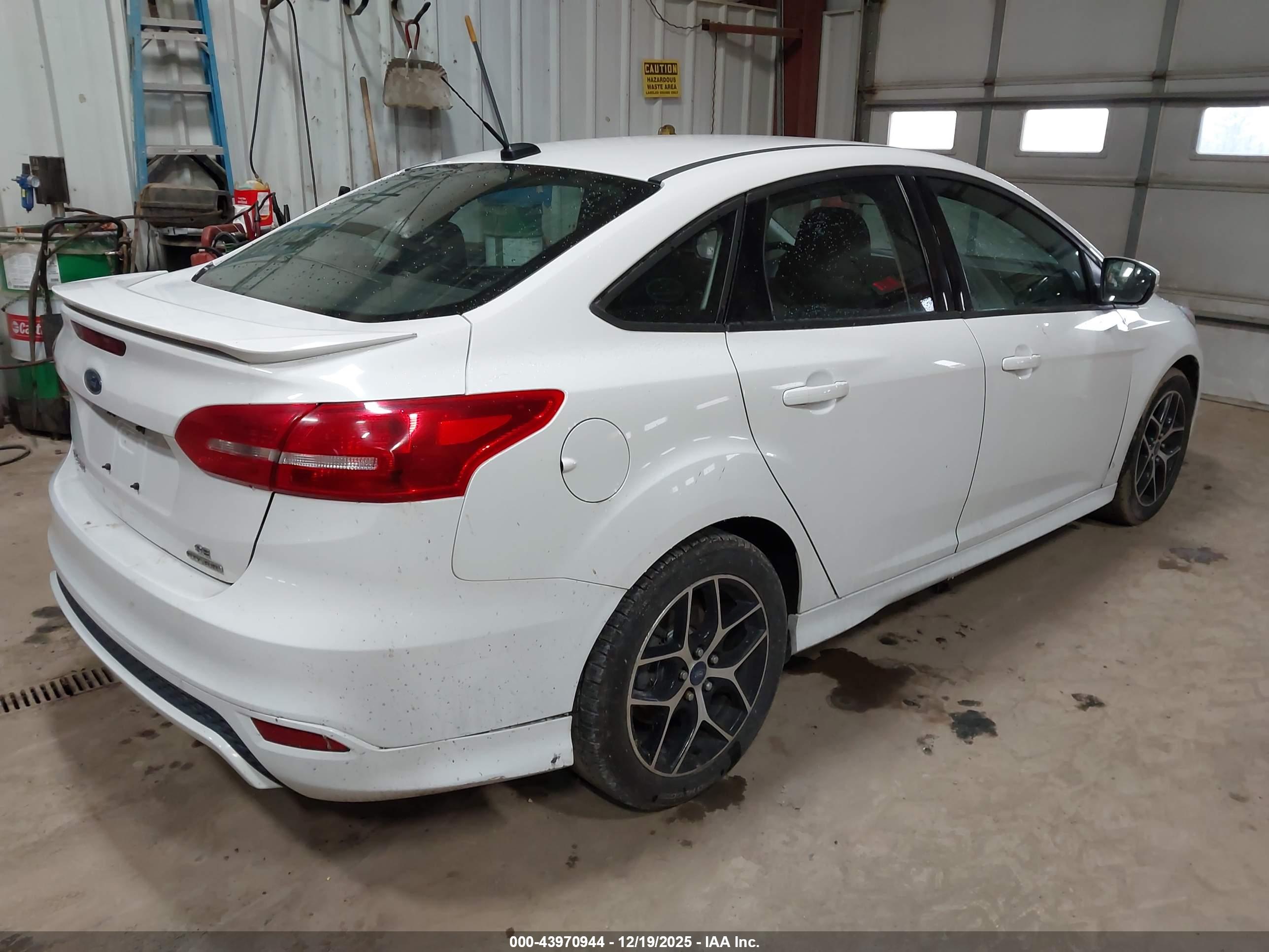 FORD FOCUS image 4