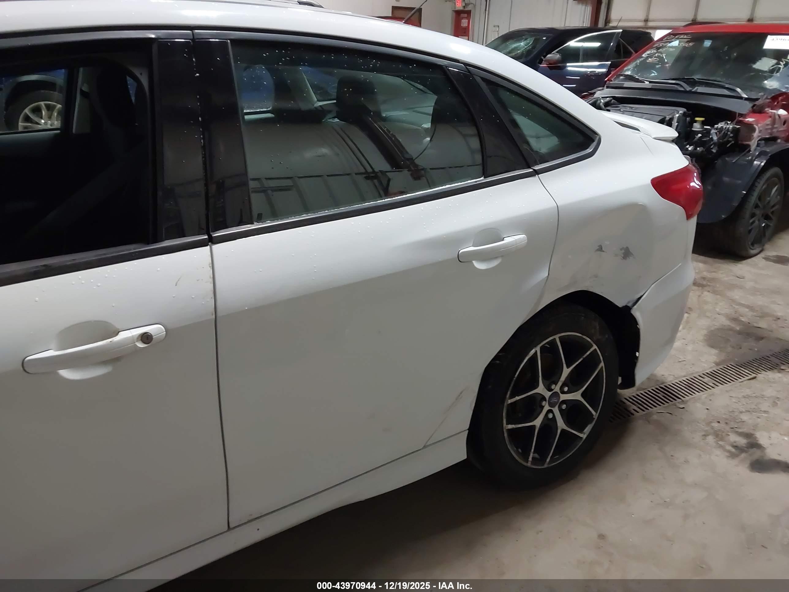 FORD FOCUS image 6