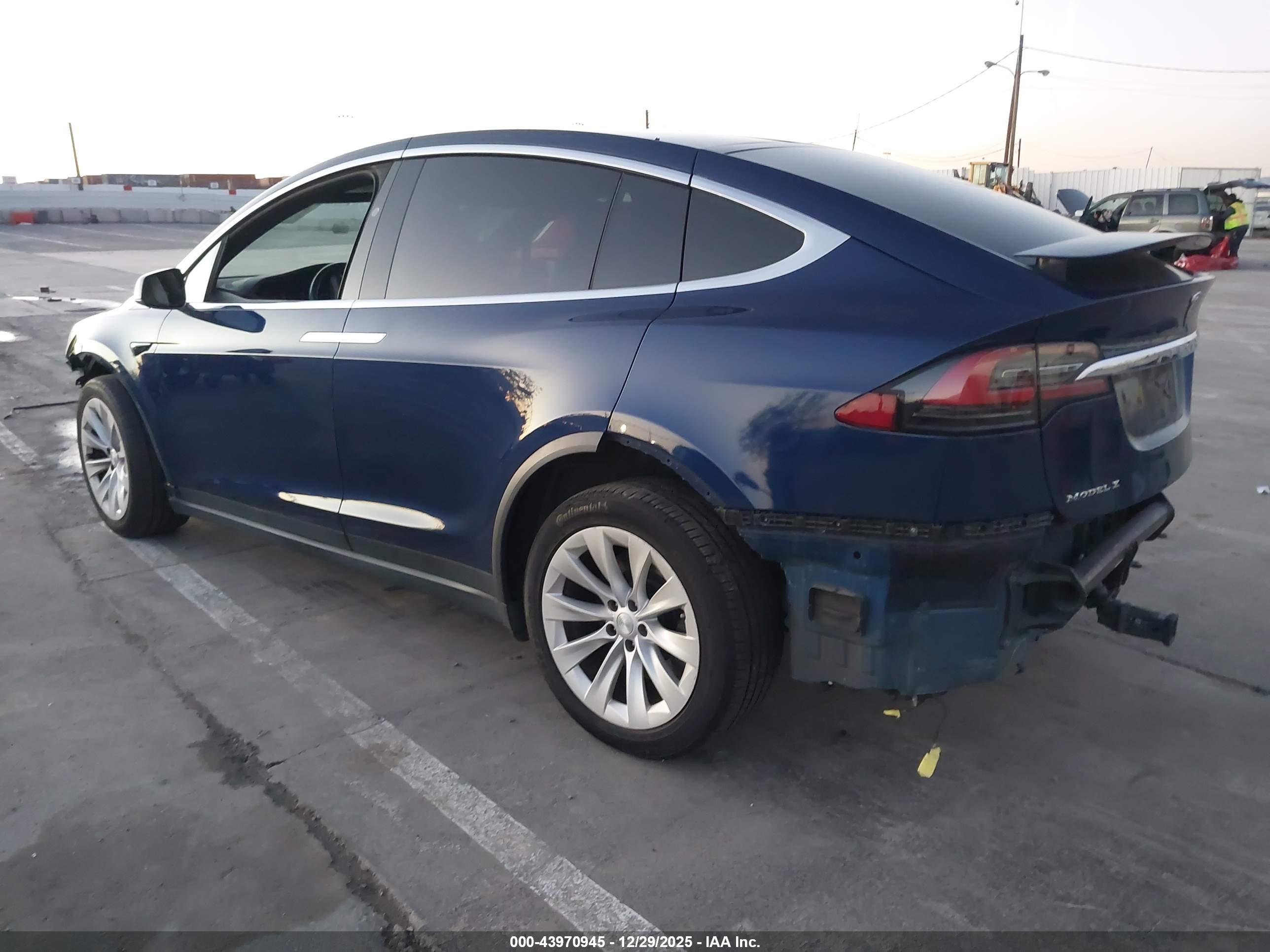TESLA MODEL image 3
