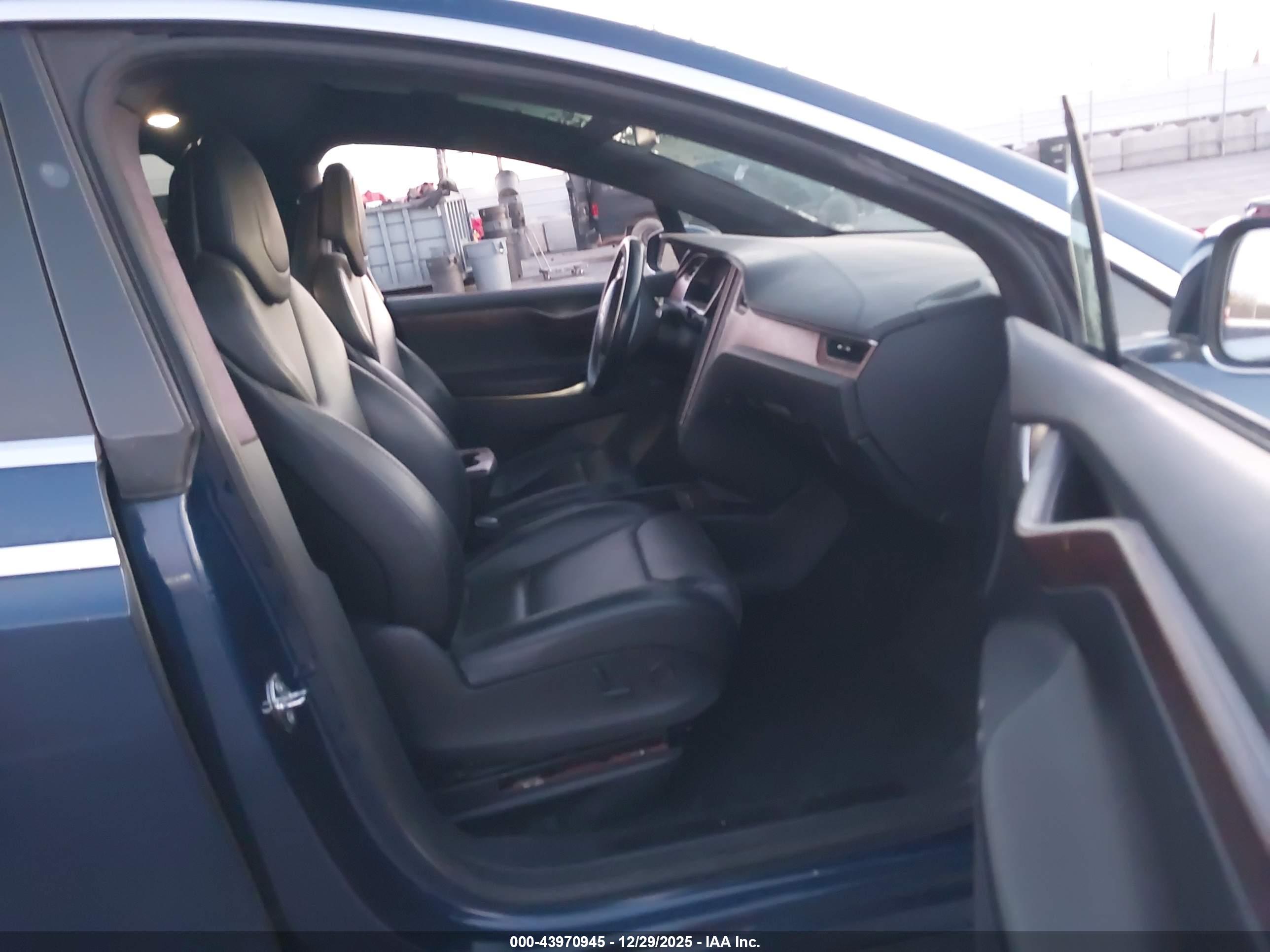 TESLA MODEL image 5