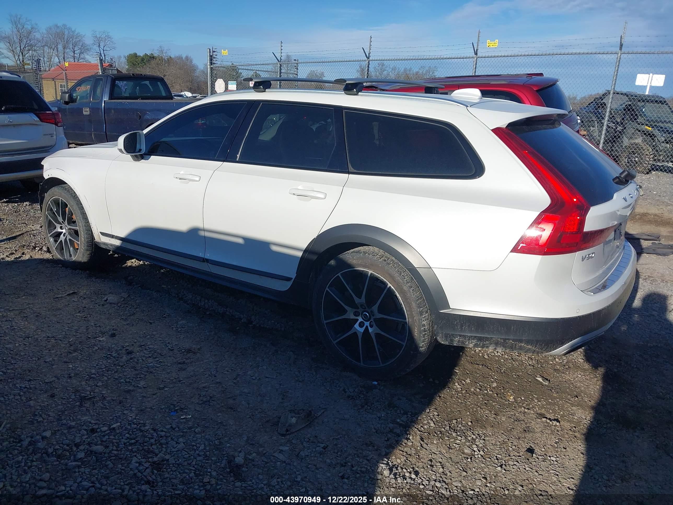 VOLVO V90 image 3