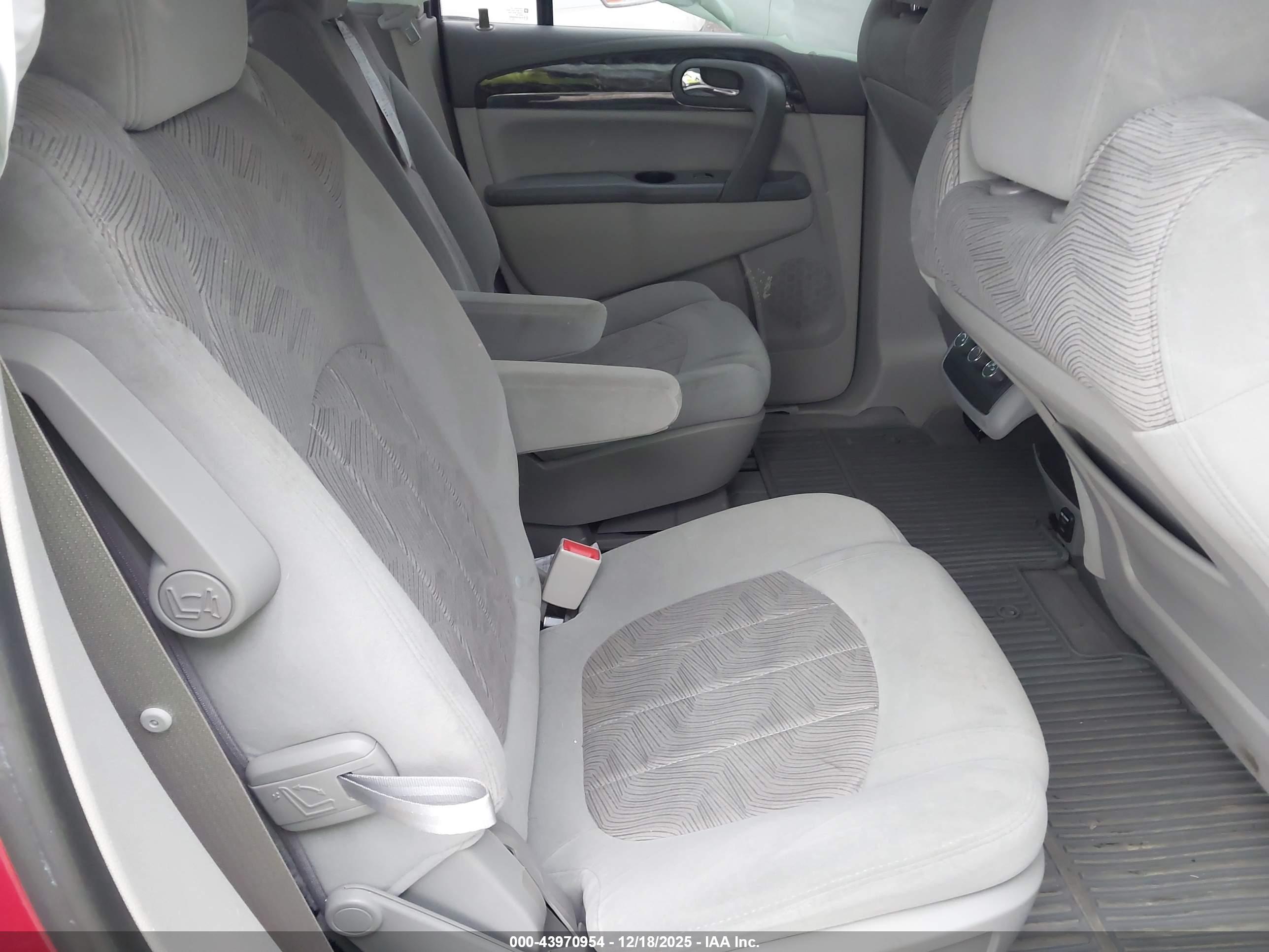 BUICK ENCLAVE image 8