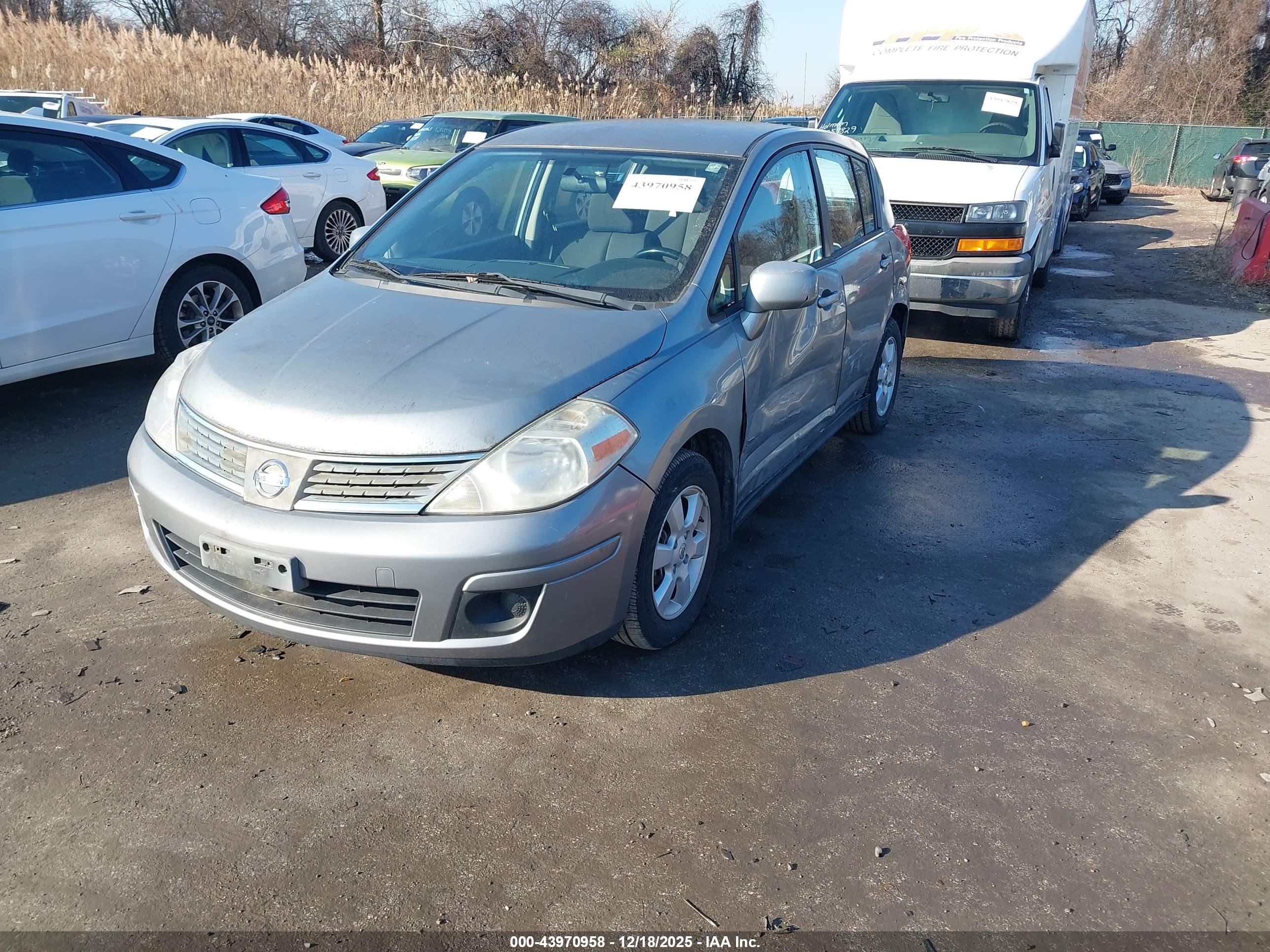 NISSAN VERSA image 2