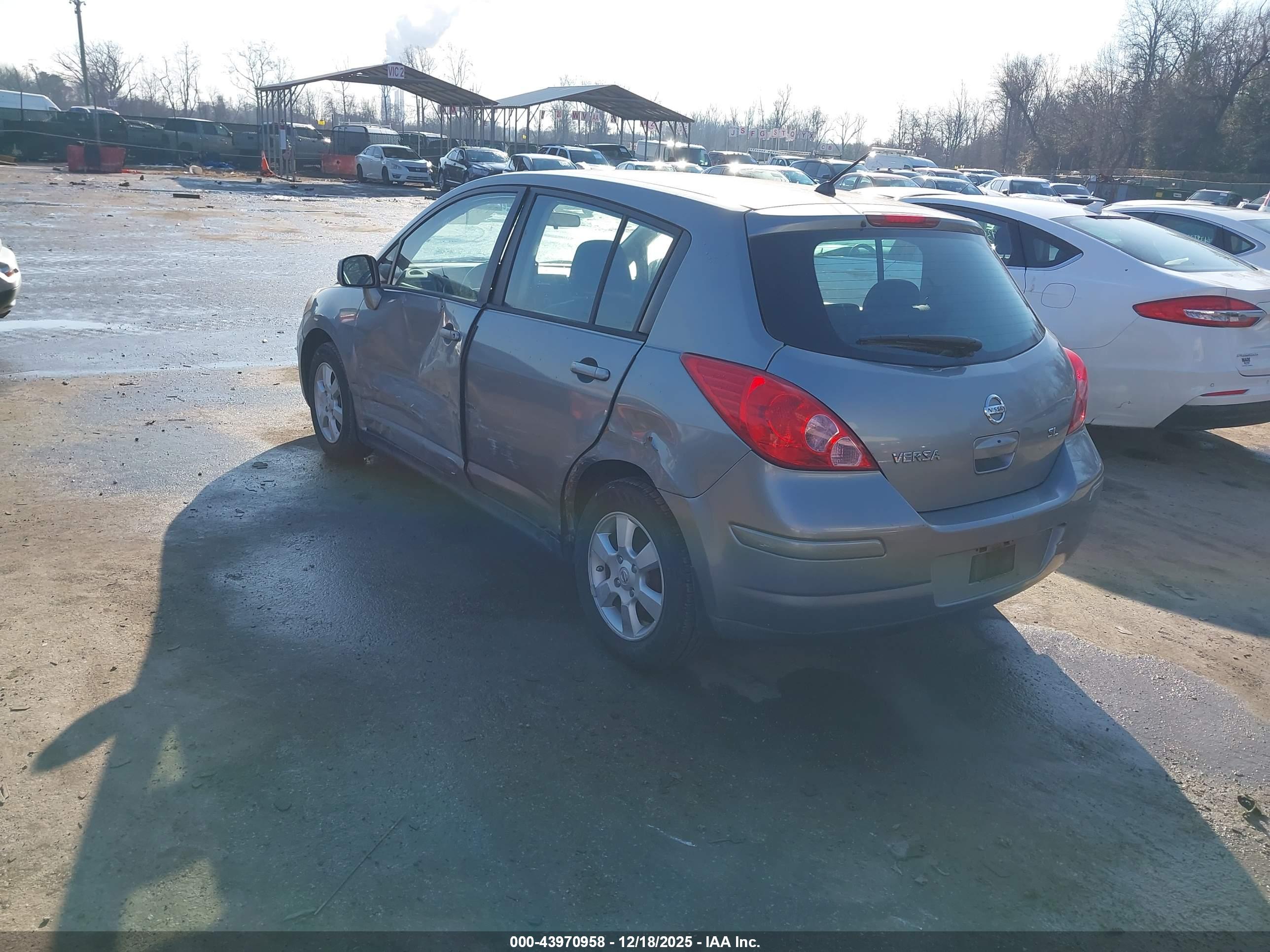 NISSAN VERSA image 3