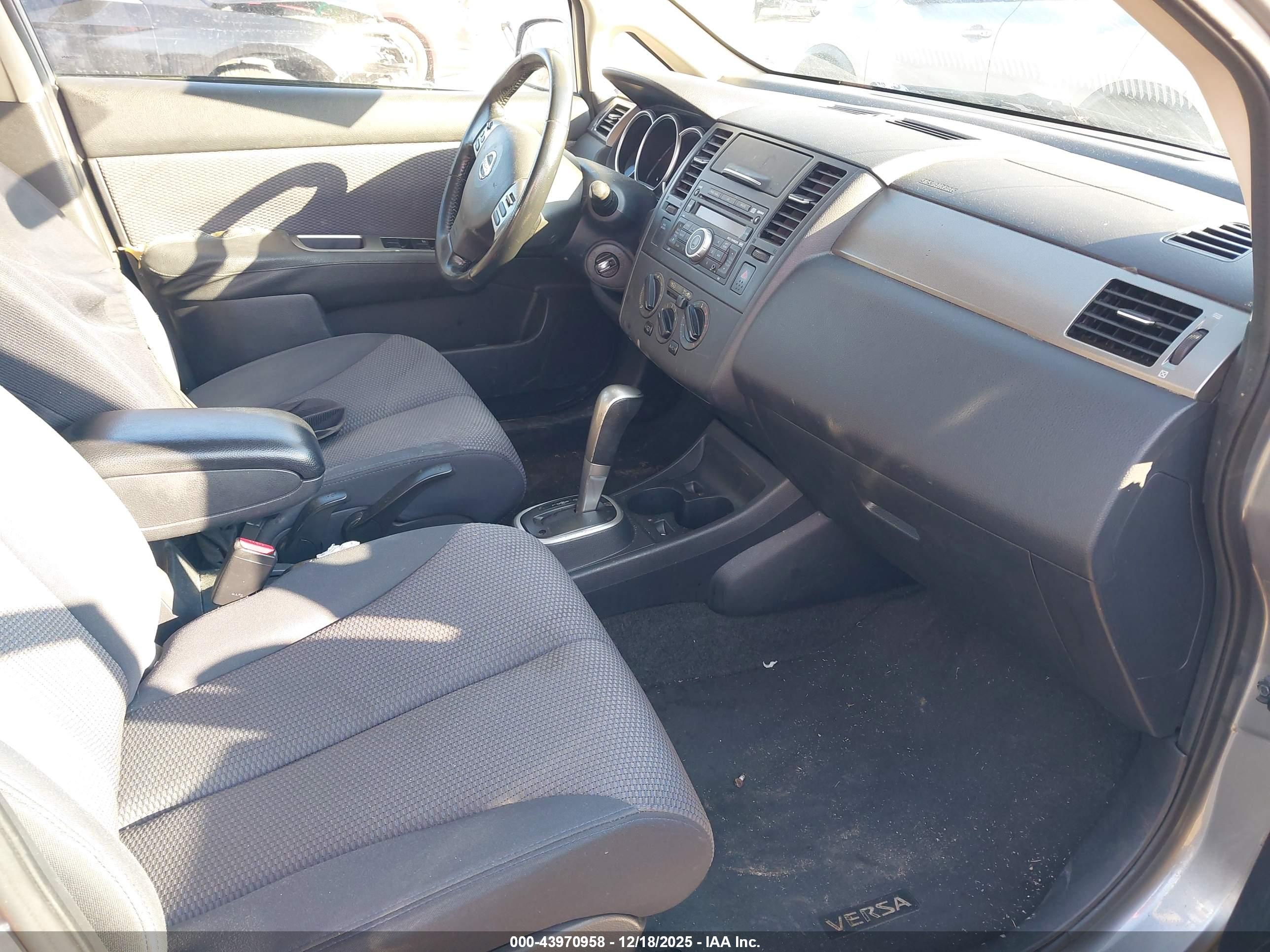NISSAN VERSA image 5