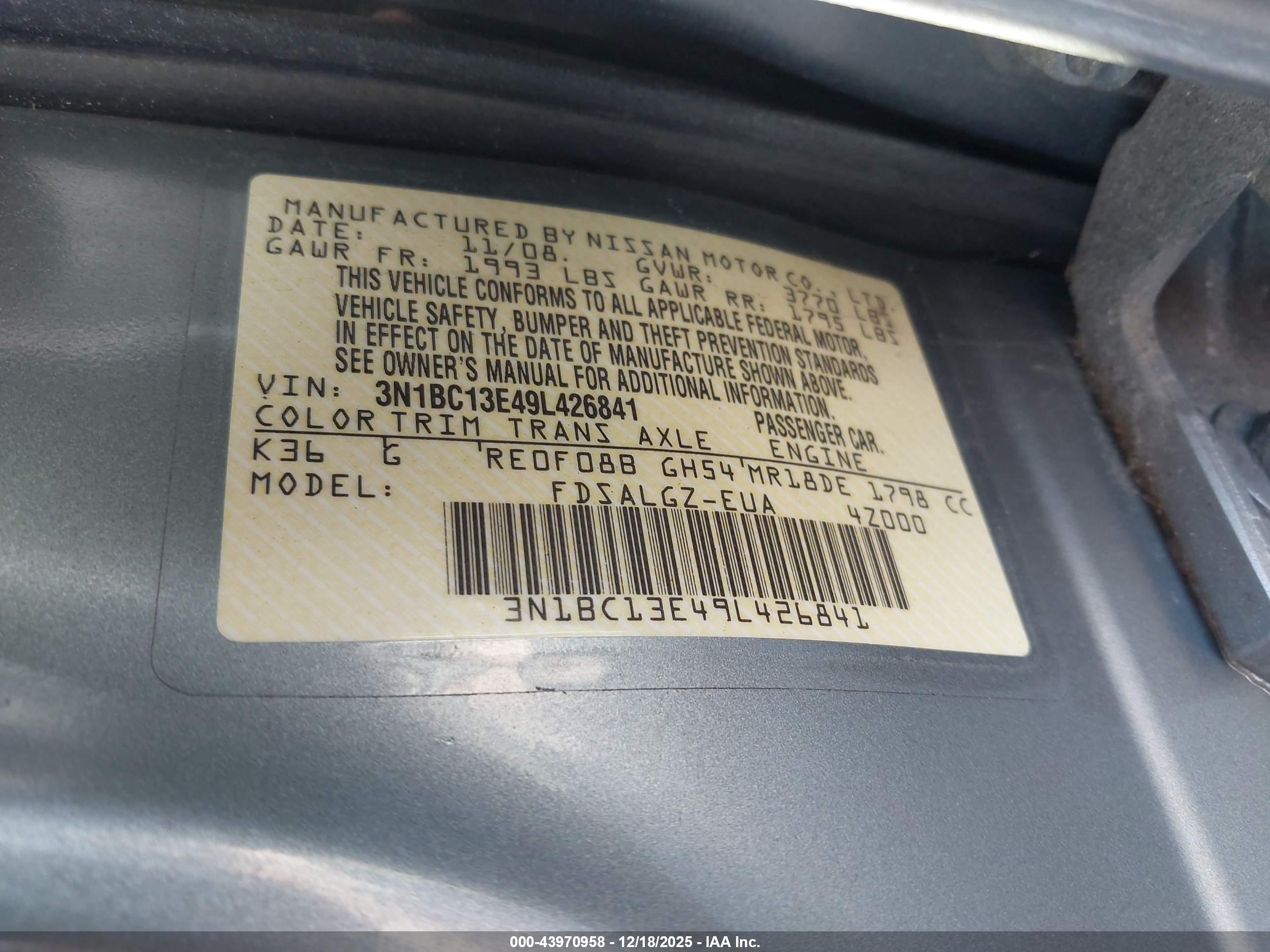 NISSAN VERSA image 9