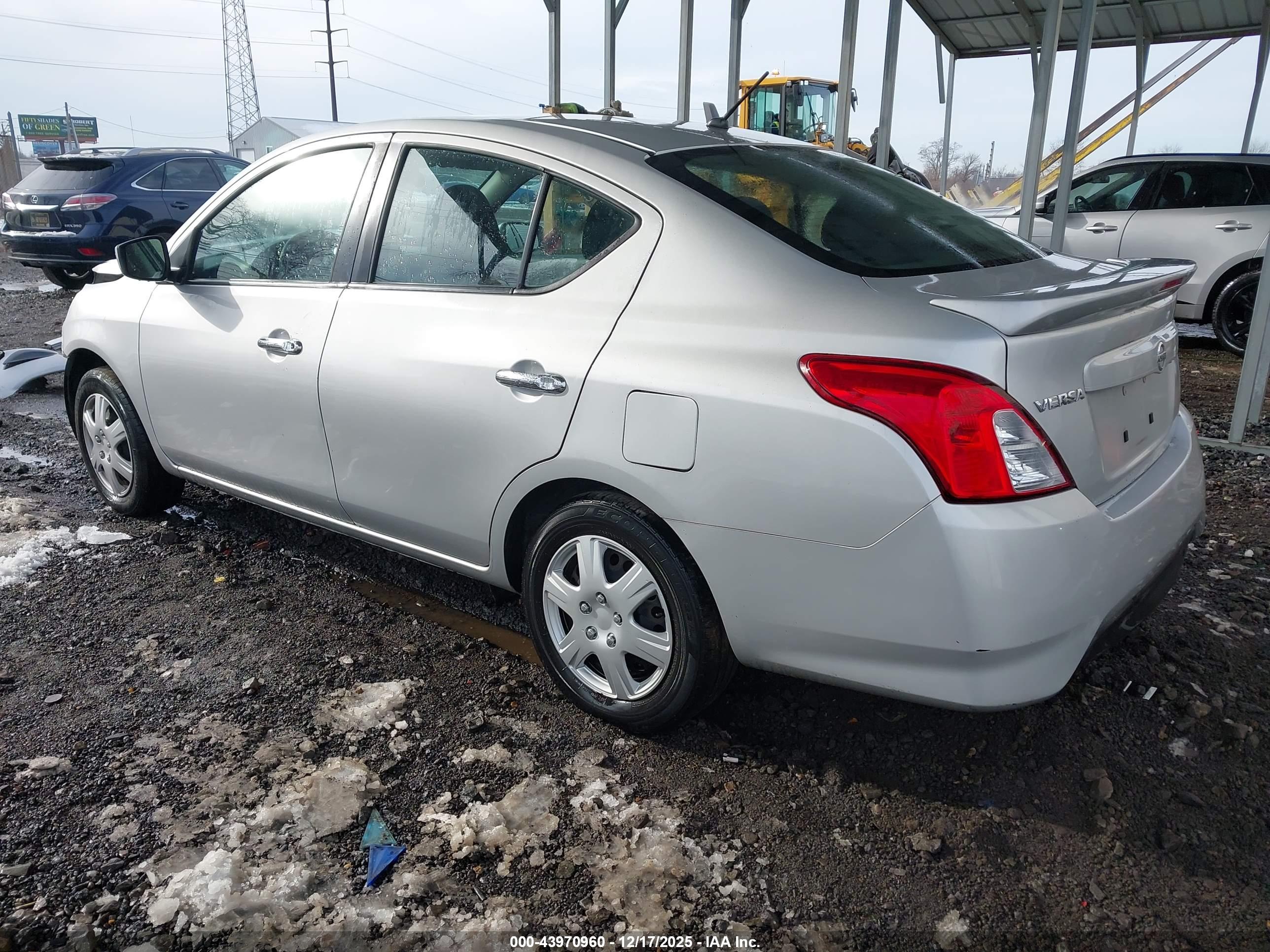 NISSAN VERSA image 3