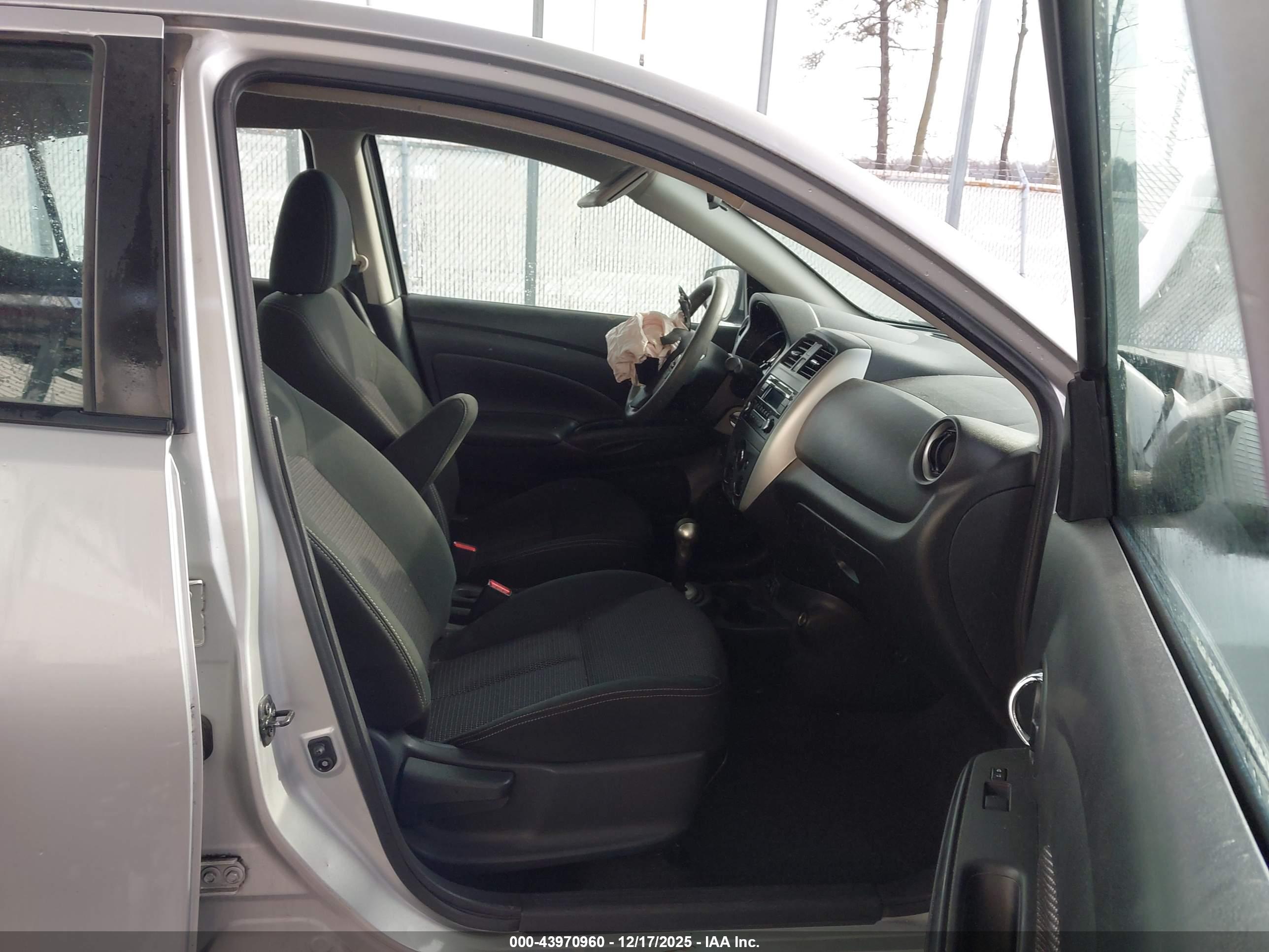 NISSAN VERSA image 5