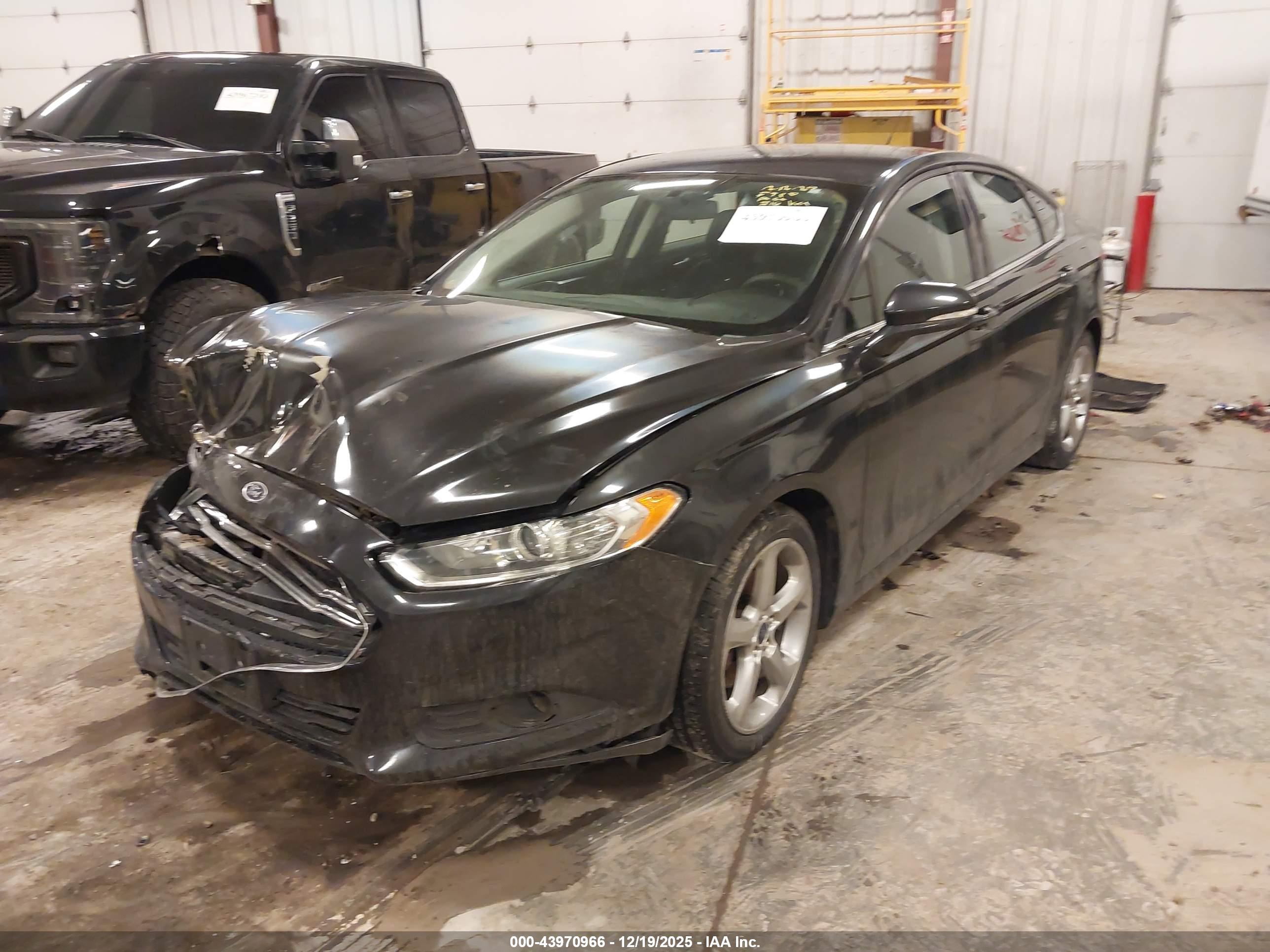 FORD FUSION image 2