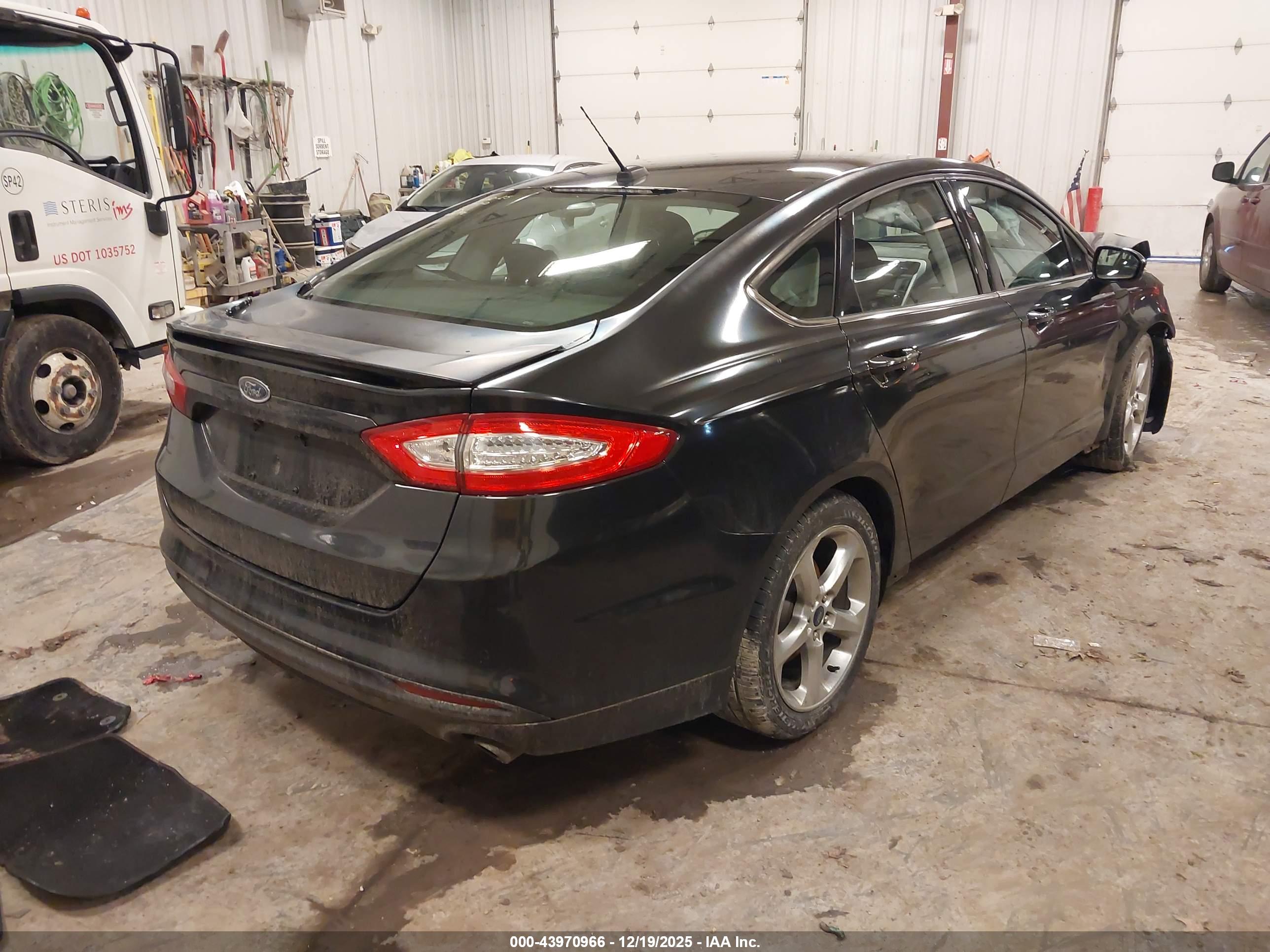 FORD FUSION image 4