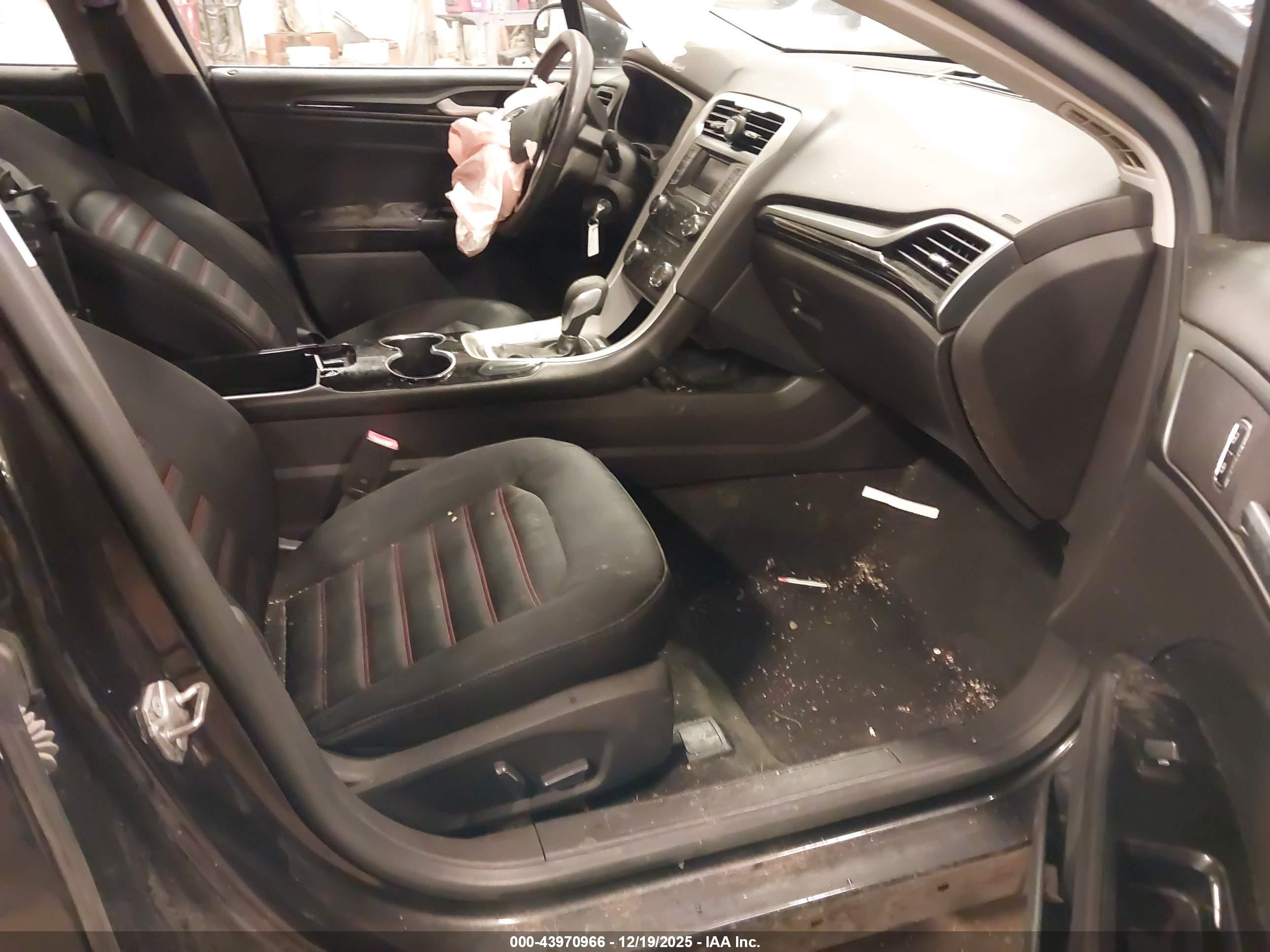FORD FUSION image 5