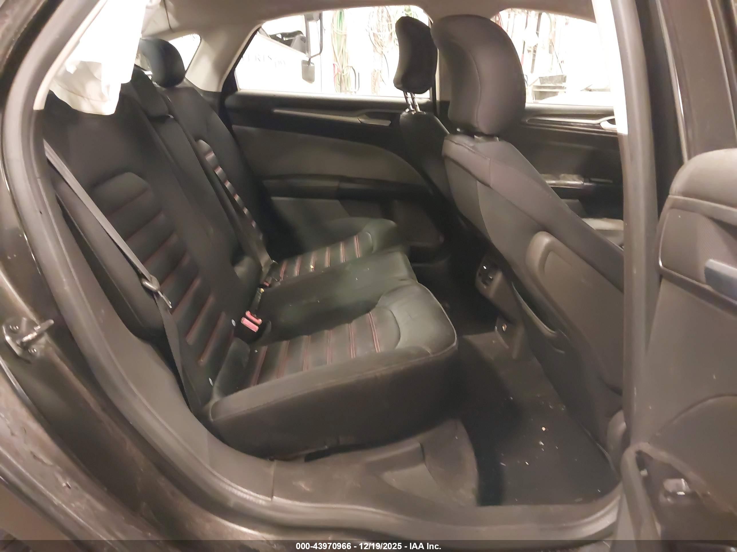 FORD FUSION image 8