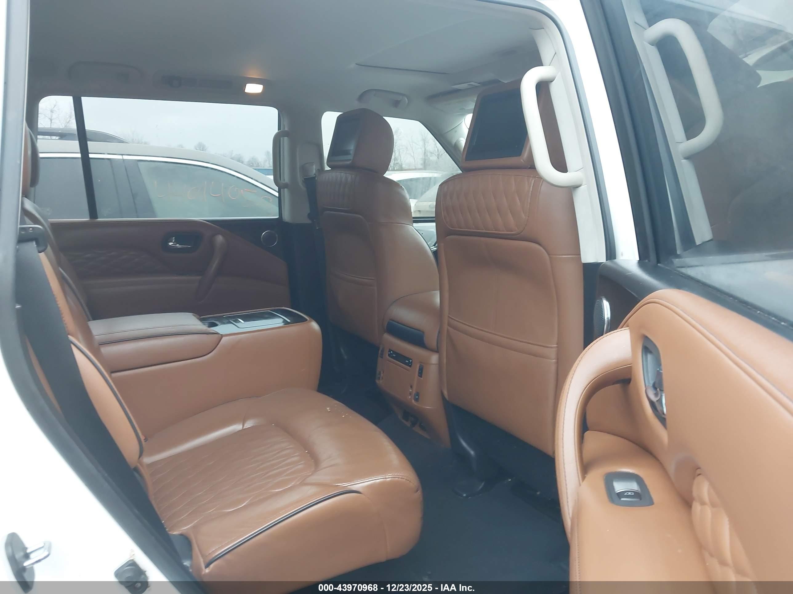INFINITI QX80 image 8