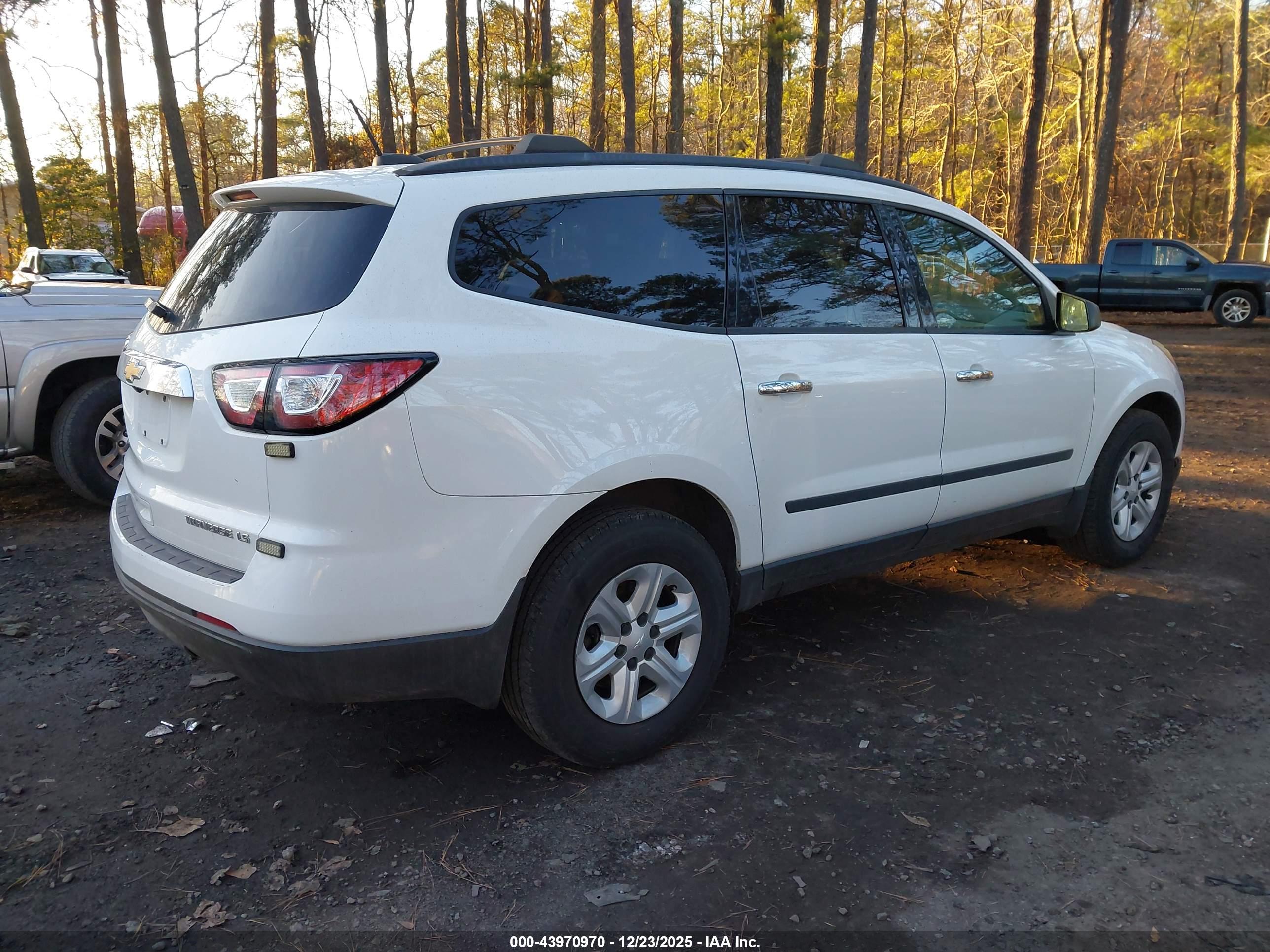 CHEVROLET TRAVERSE image 4