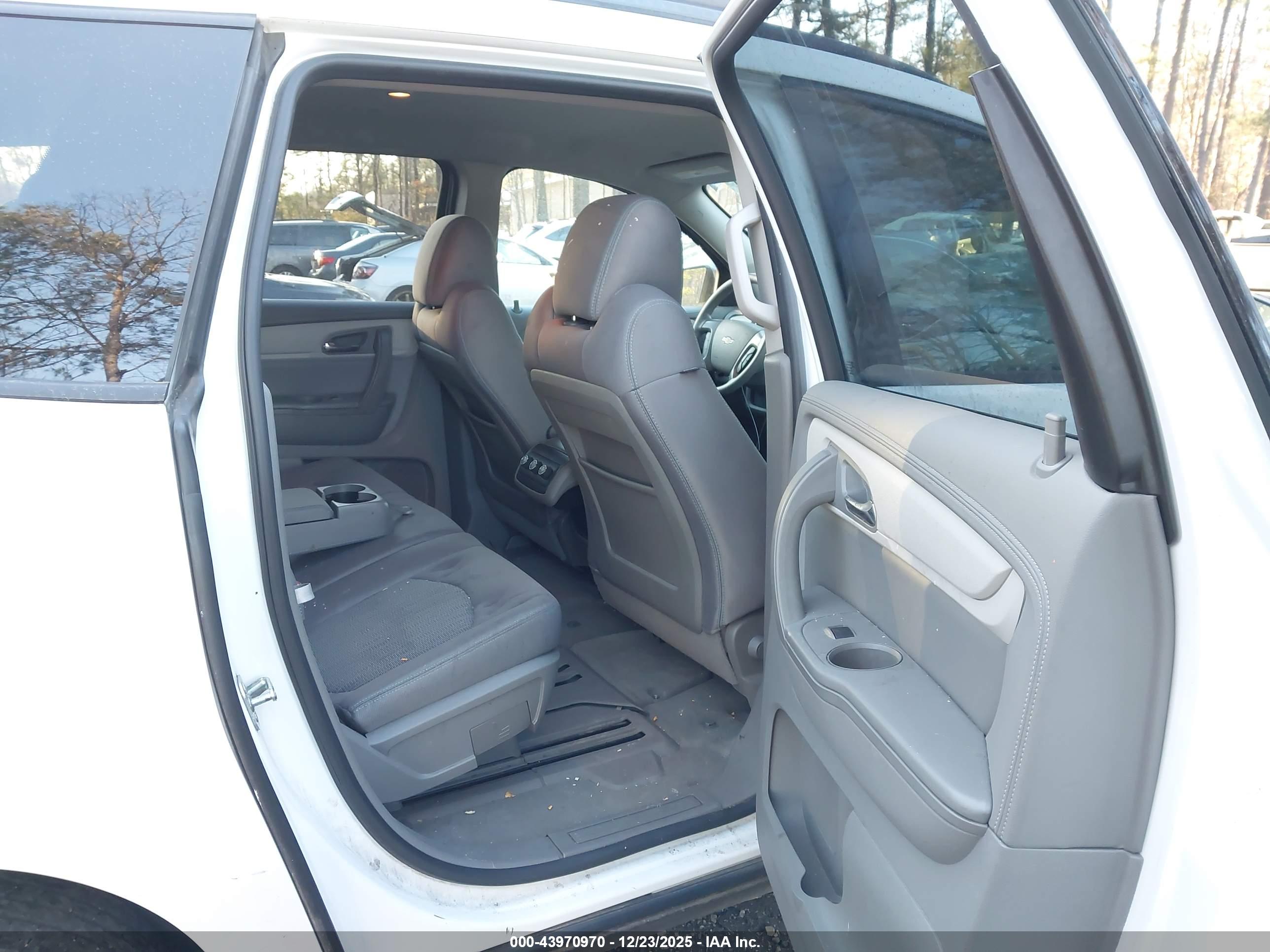 CHEVROLET TRAVERSE image 8