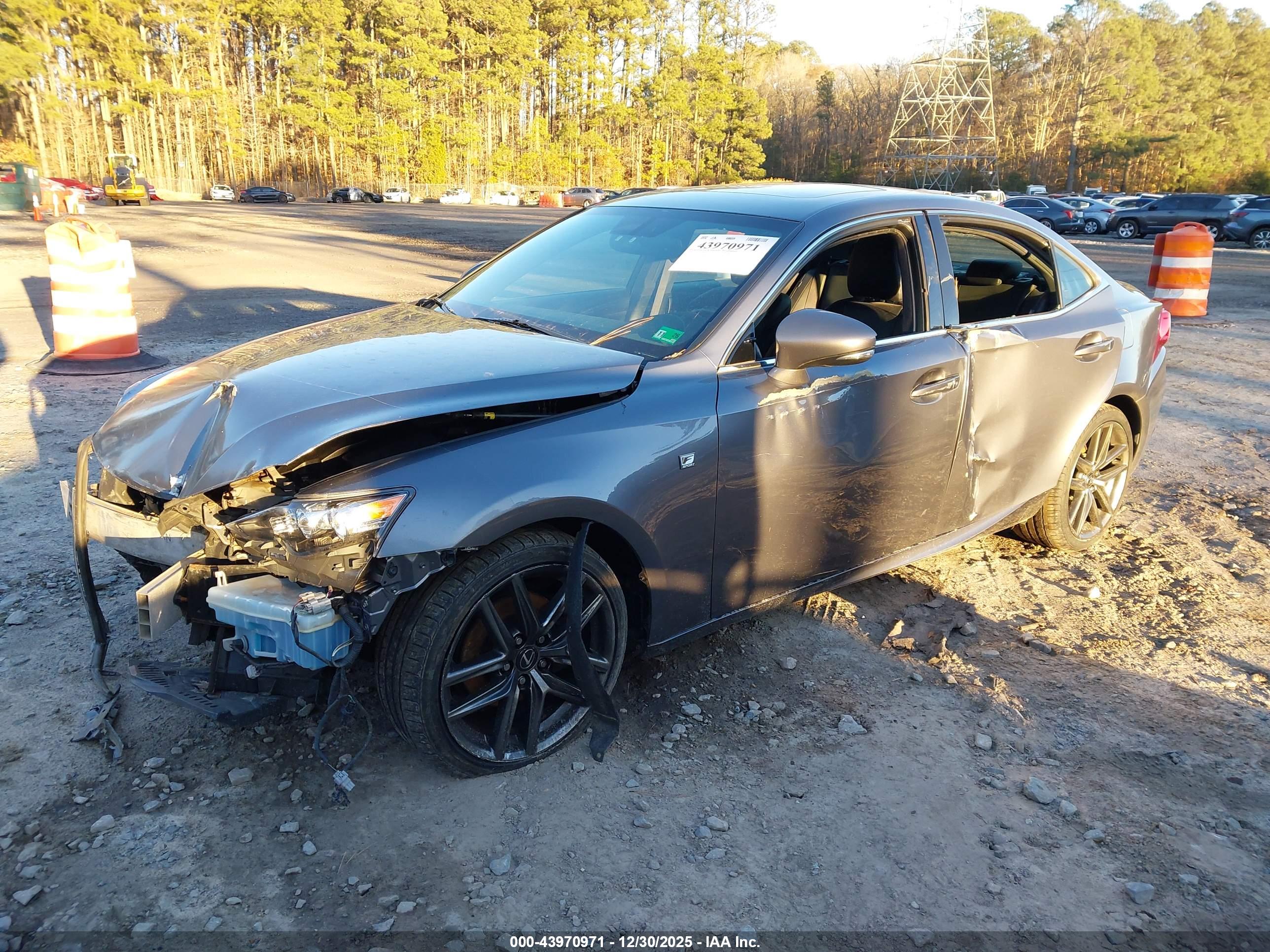 LEXUS IS image 2