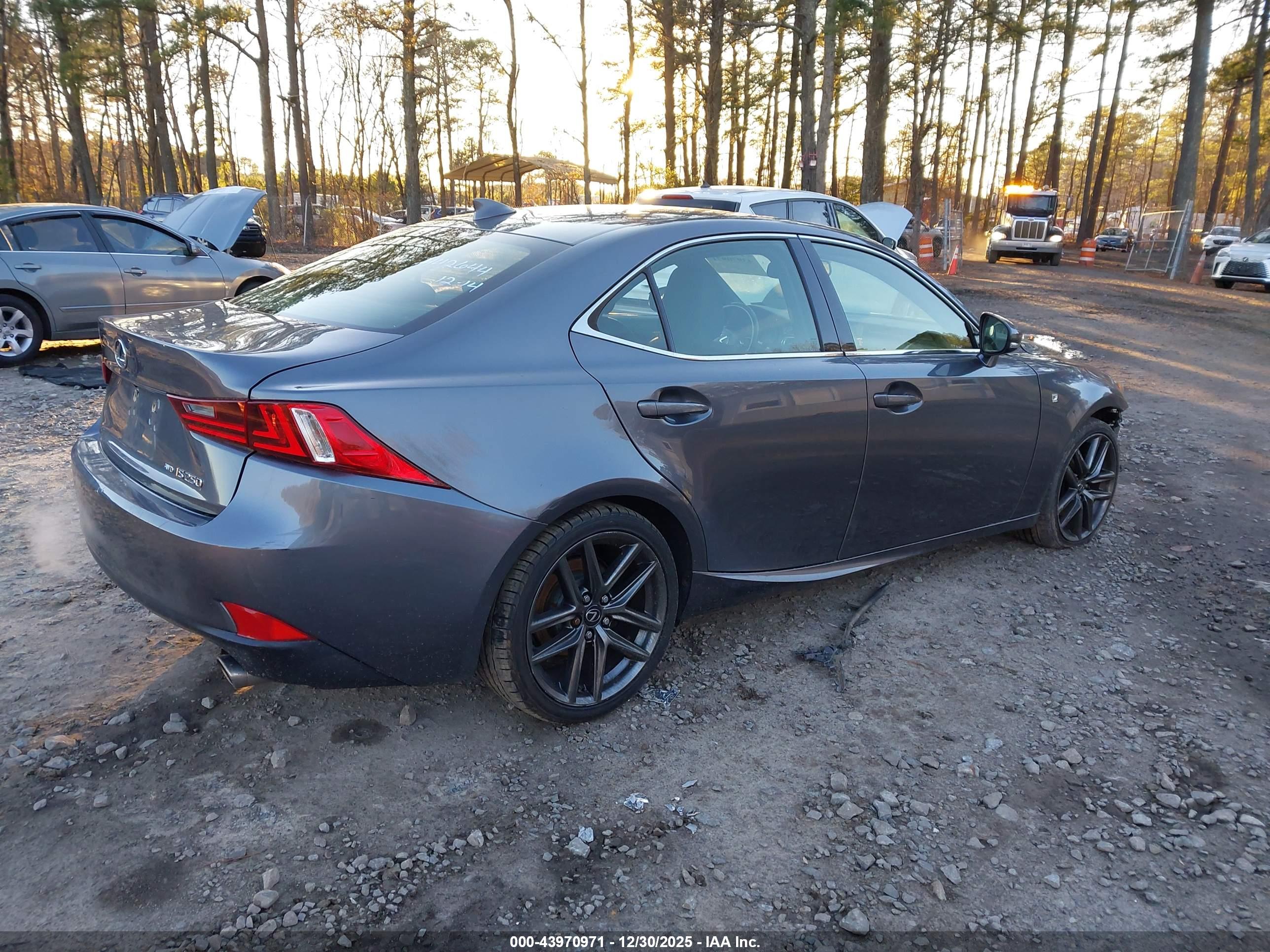 LEXUS IS image 4