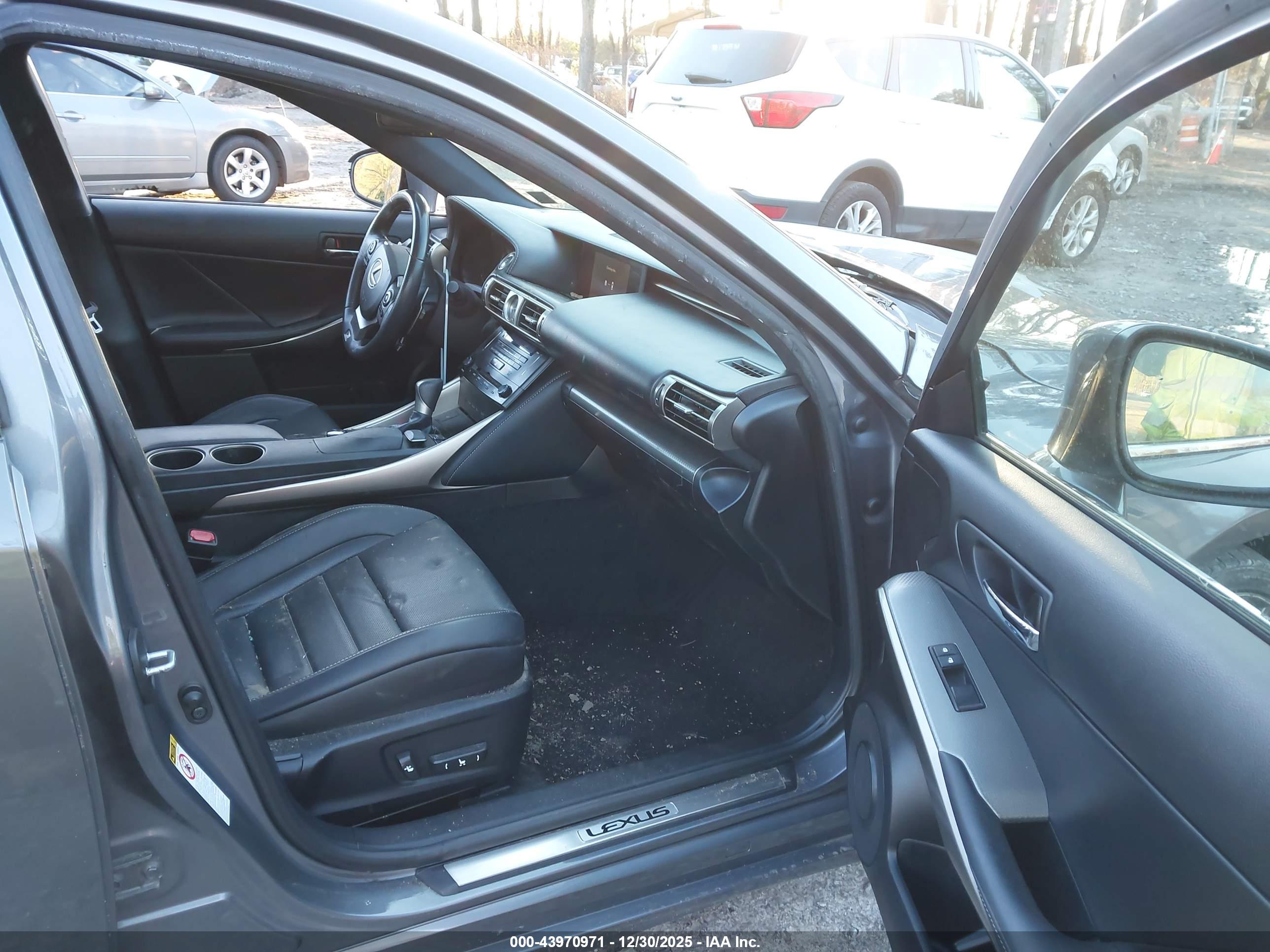 LEXUS IS image 5
