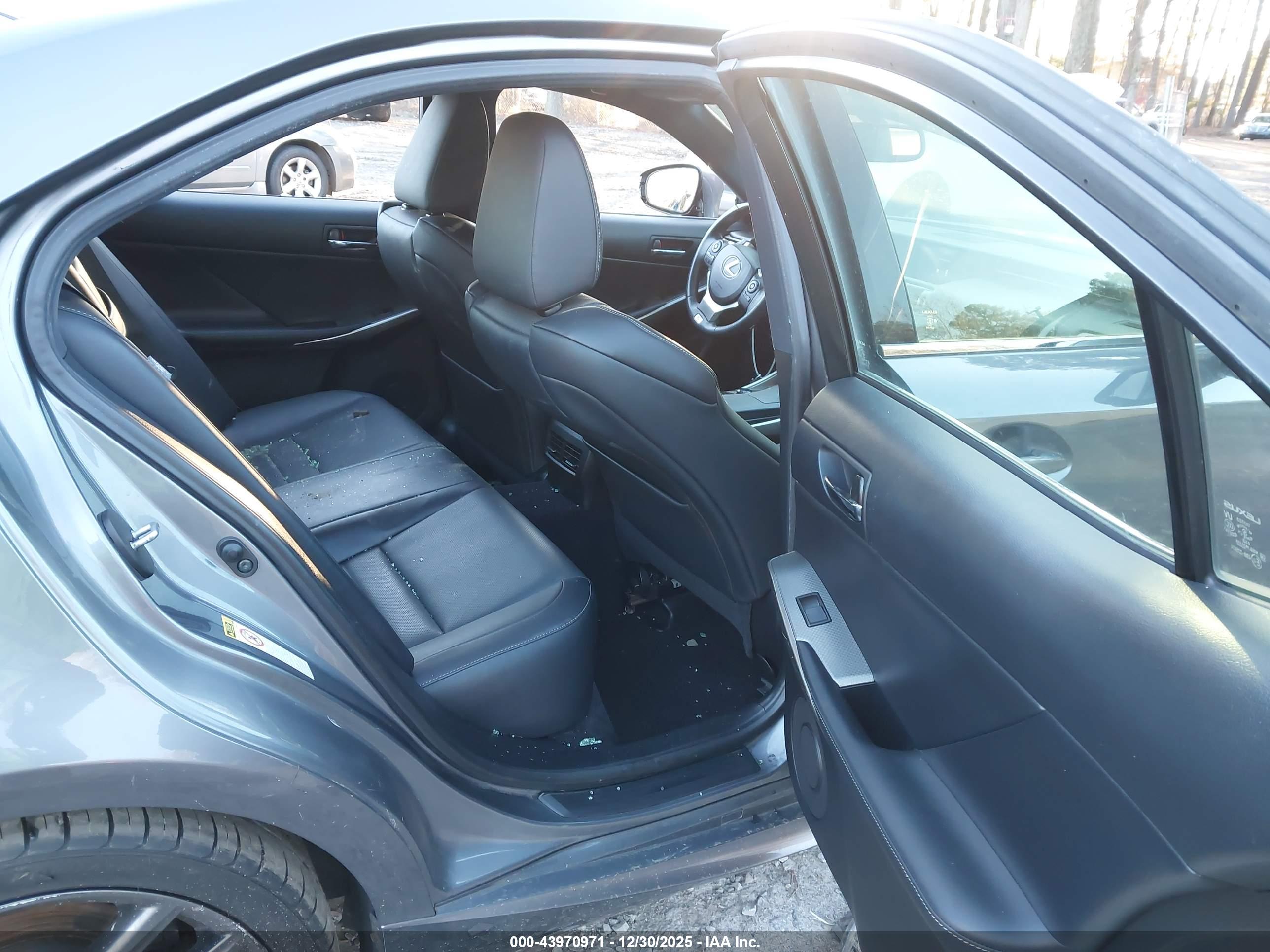 LEXUS IS image 8