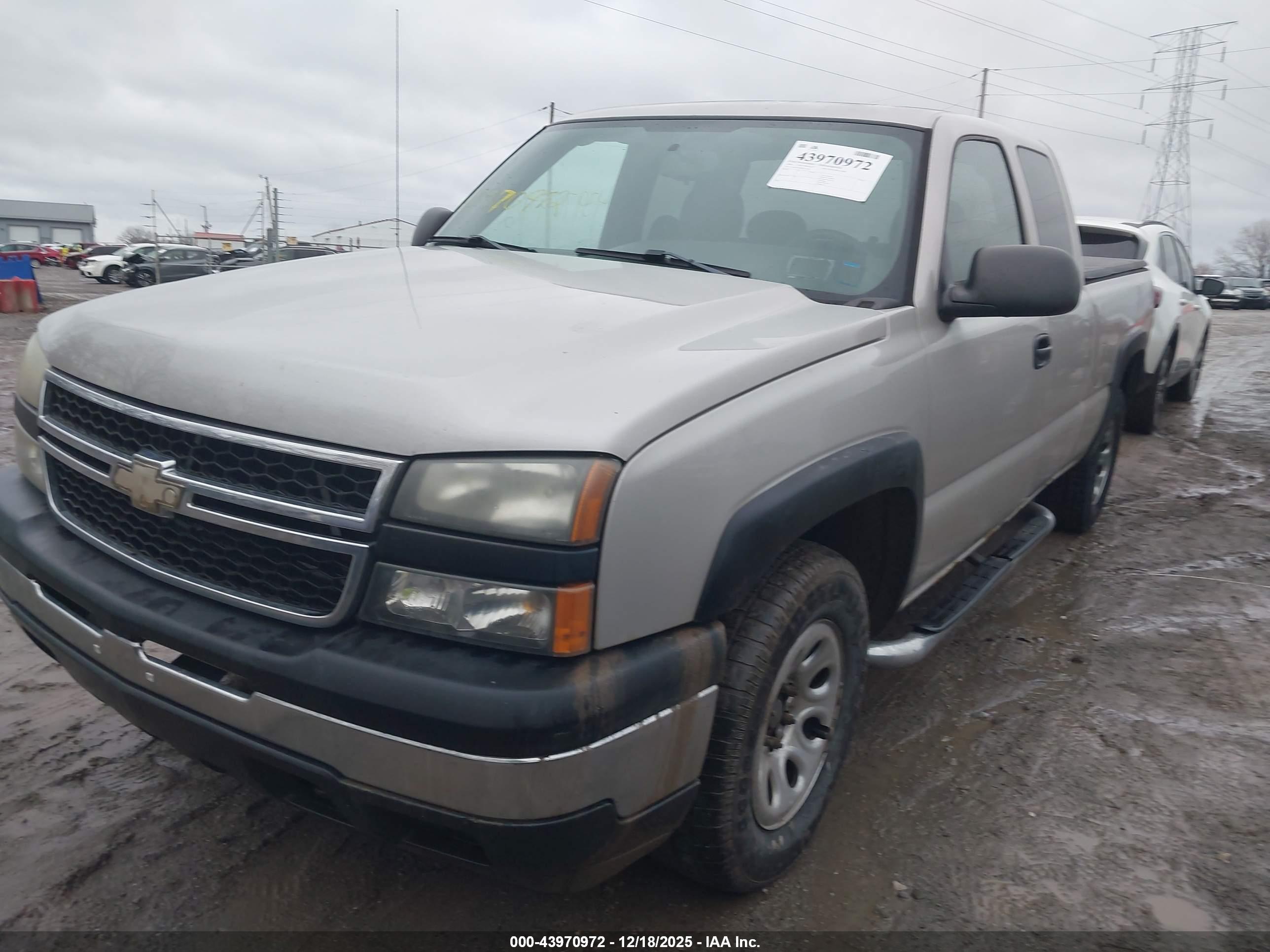 CHEVROLET SILVERADO image 2