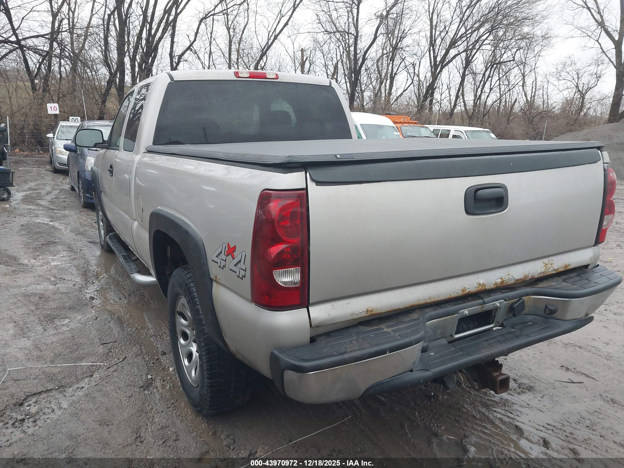 CHEVROLET SILVERADO image 3
