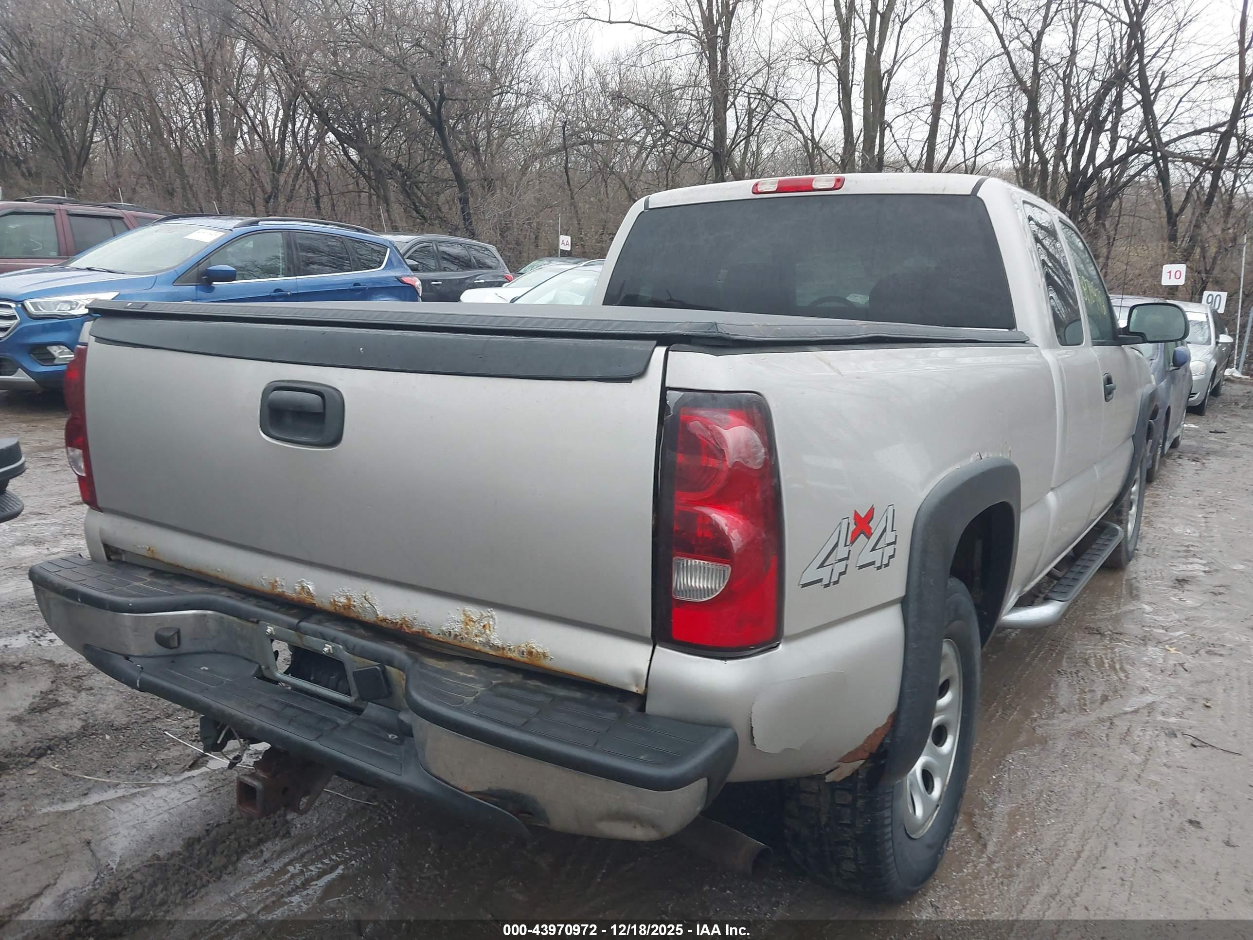 CHEVROLET SILVERADO image 4