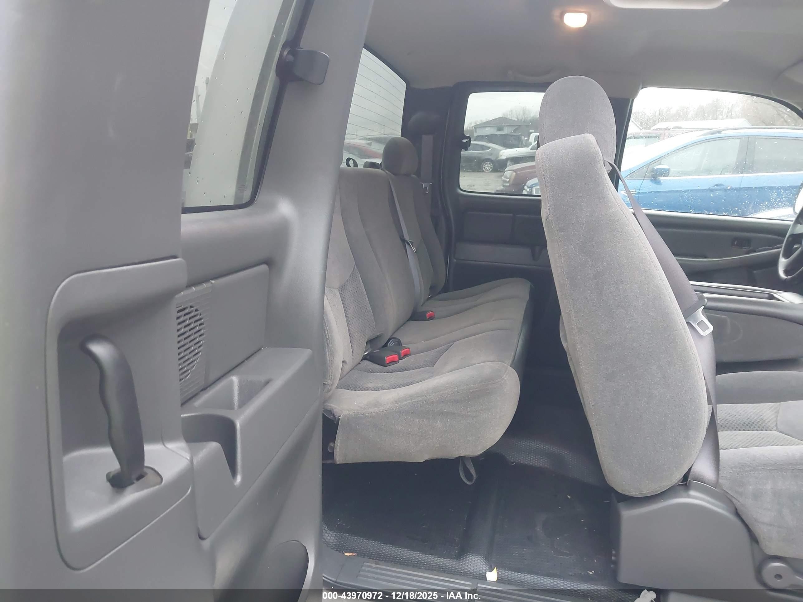 CHEVROLET SILVERADO image 8