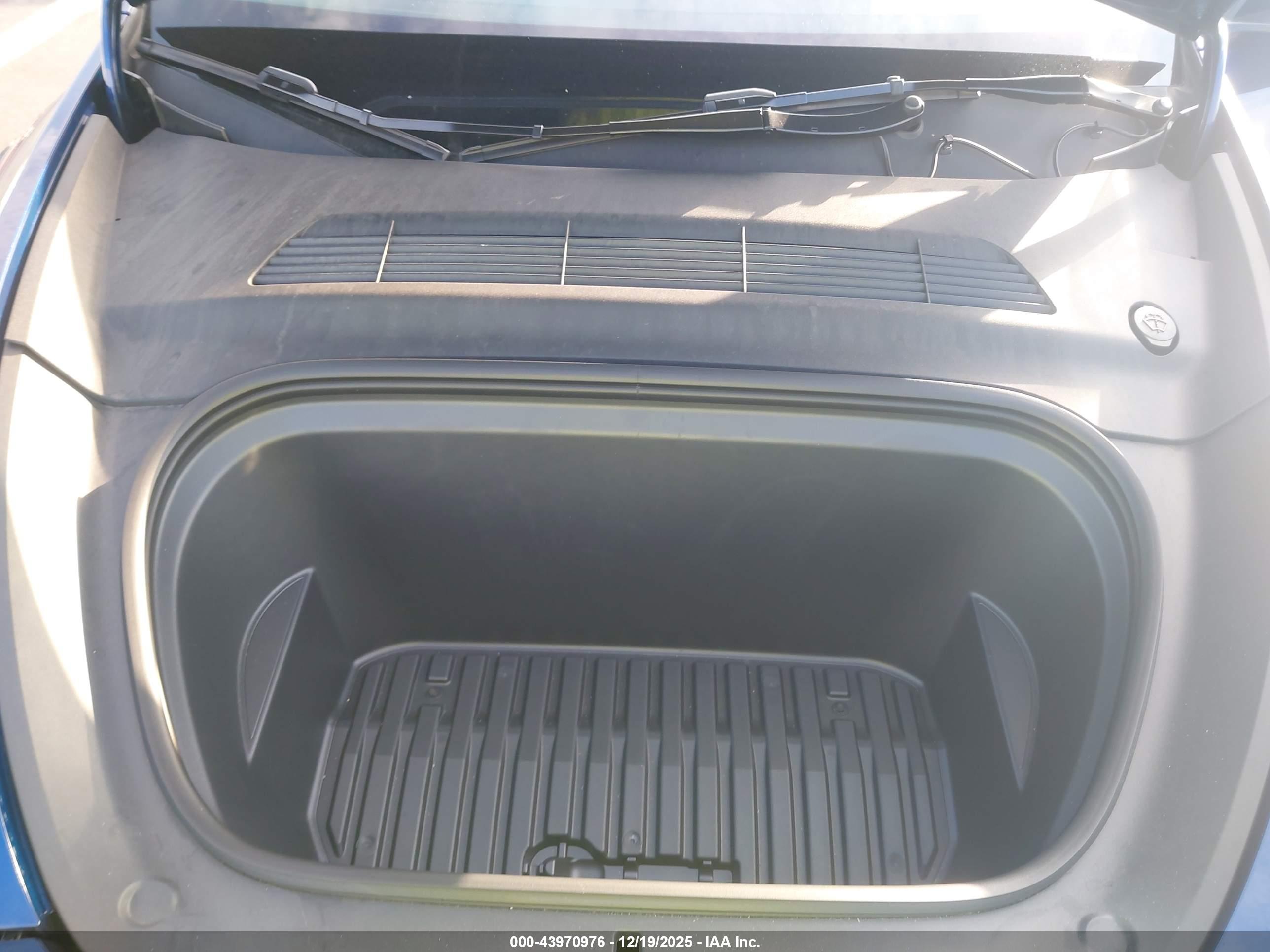 TESLA MODEL image 10
