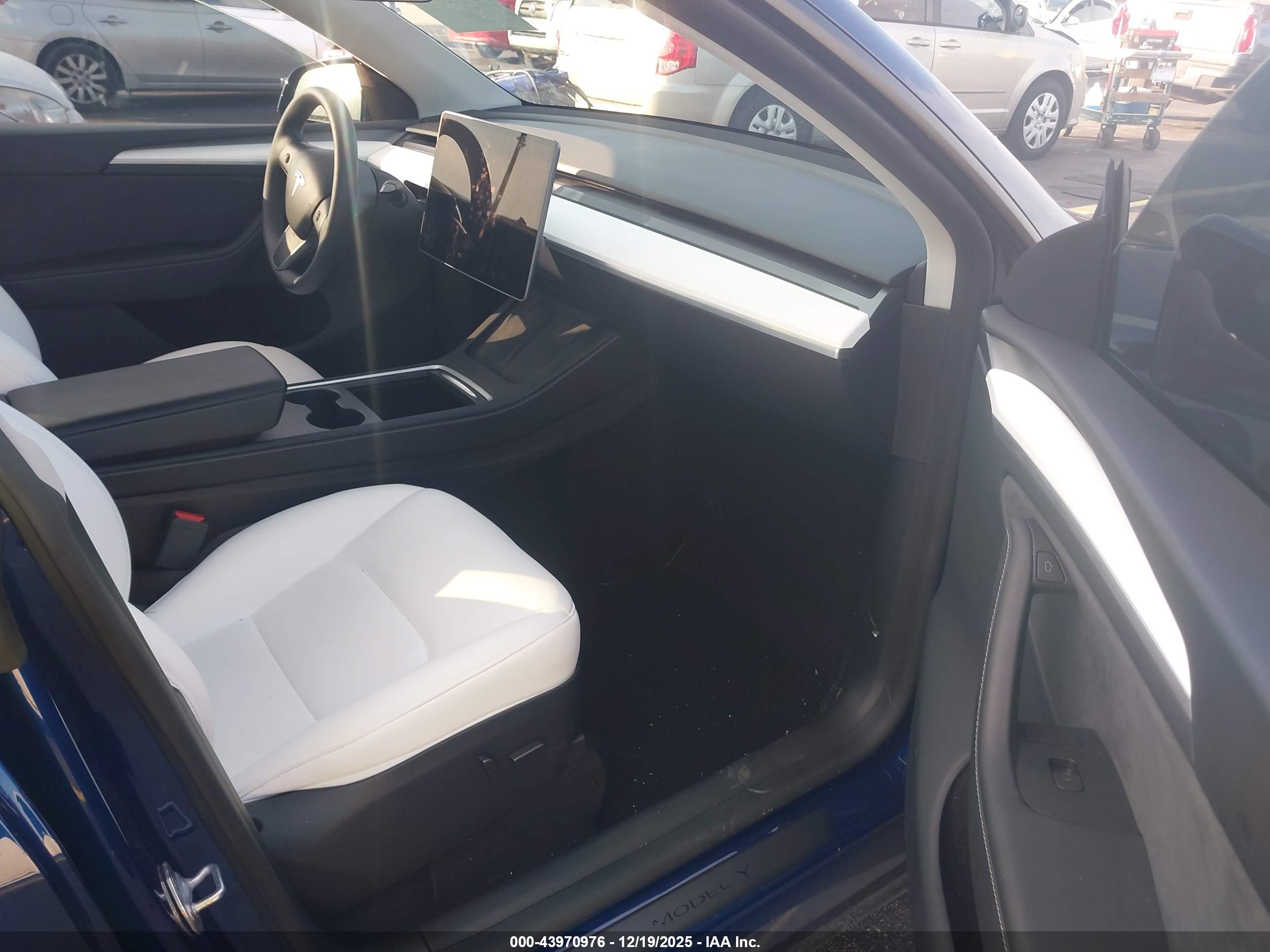 TESLA MODEL image 5