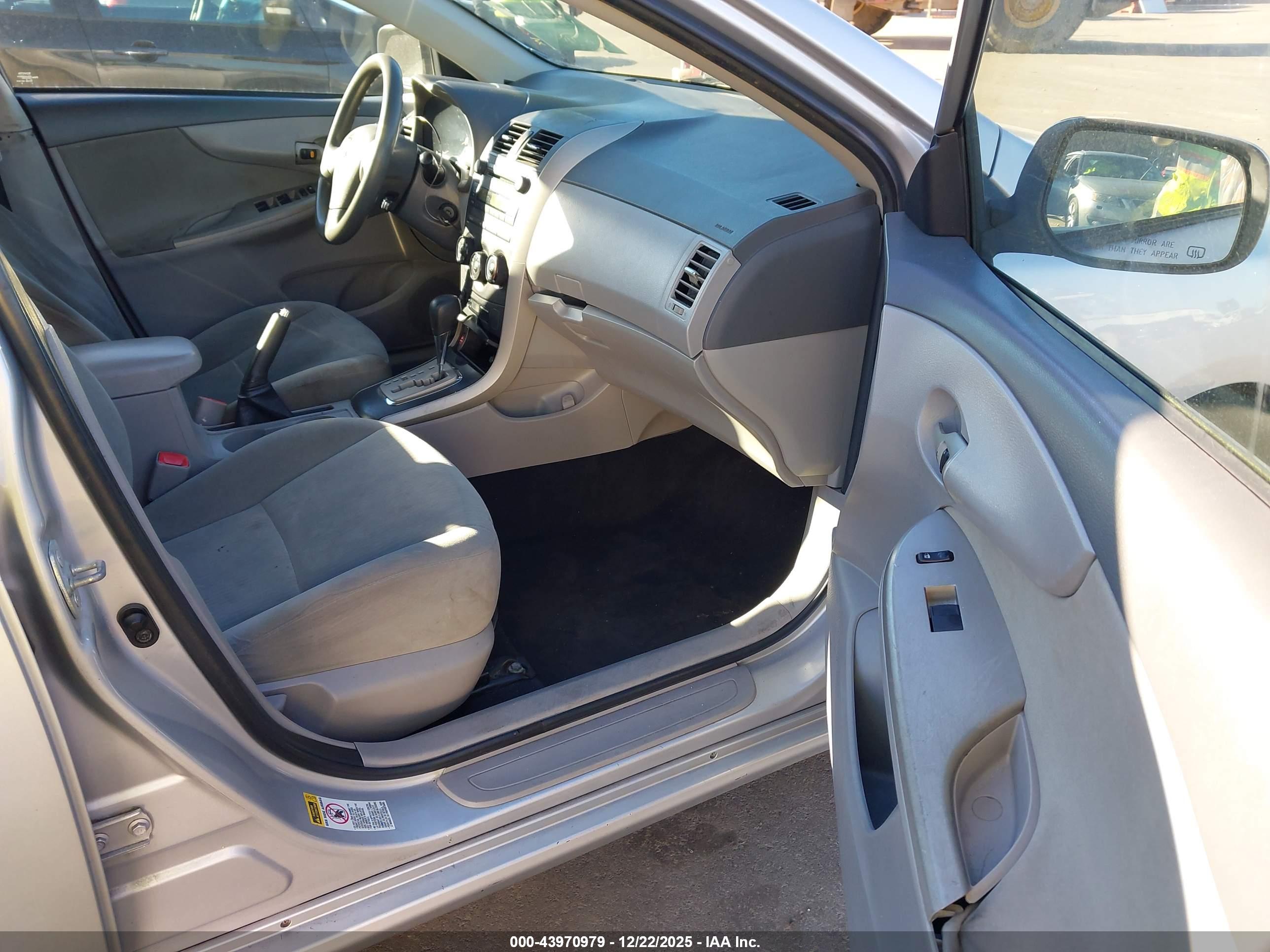 TOYOTA COROLLA image 5
