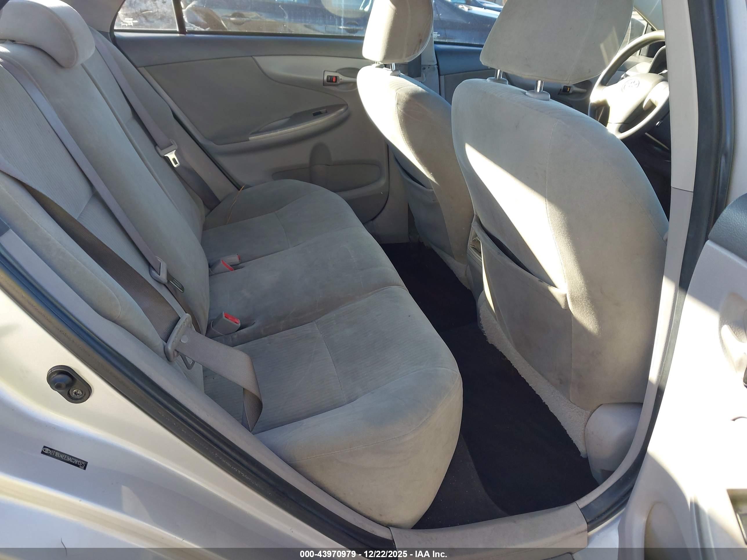 TOYOTA COROLLA image 8