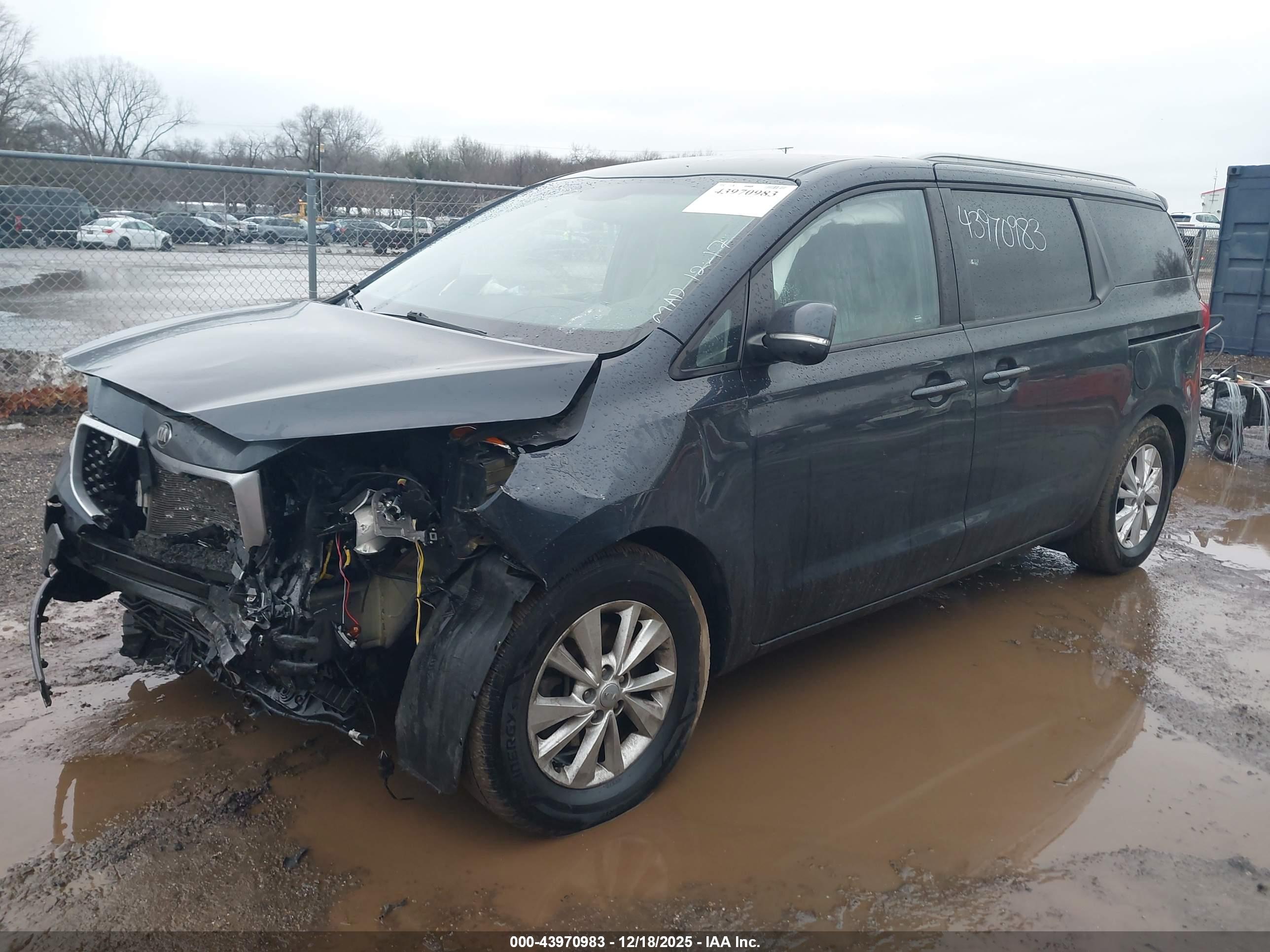 KIA SEDONA image 2