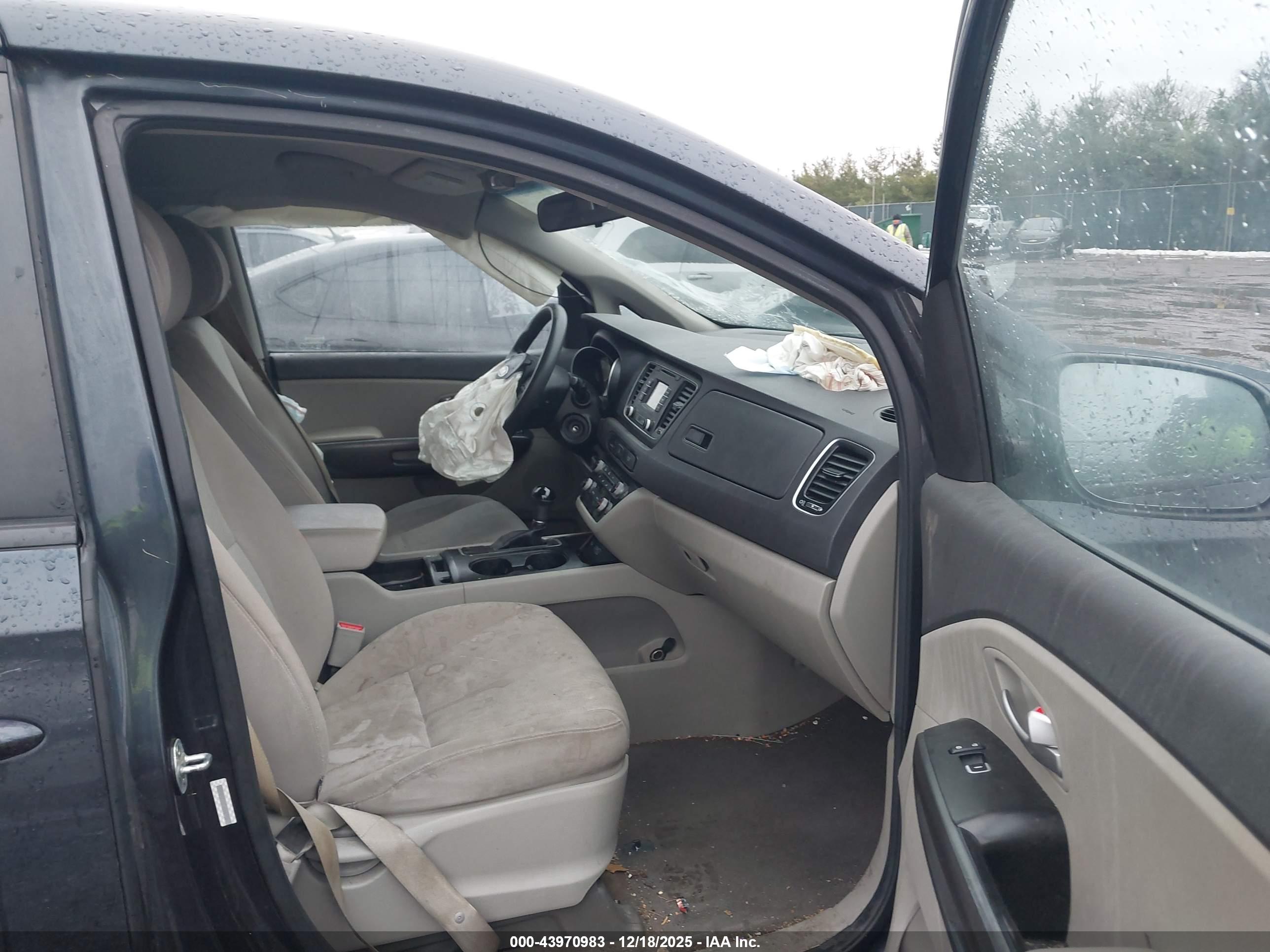 KIA SEDONA image 5