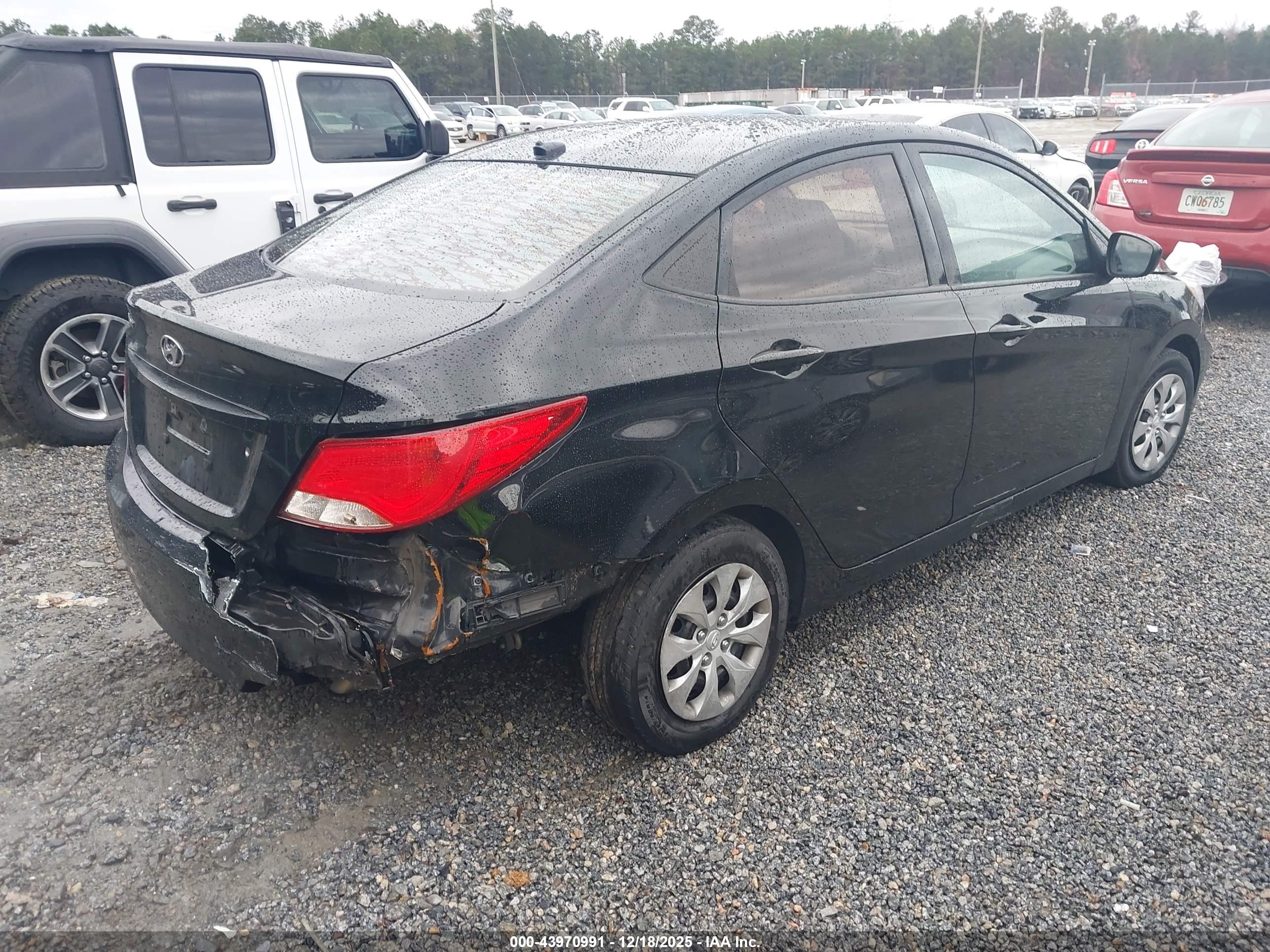 HYUNDAI ACCENT image 4