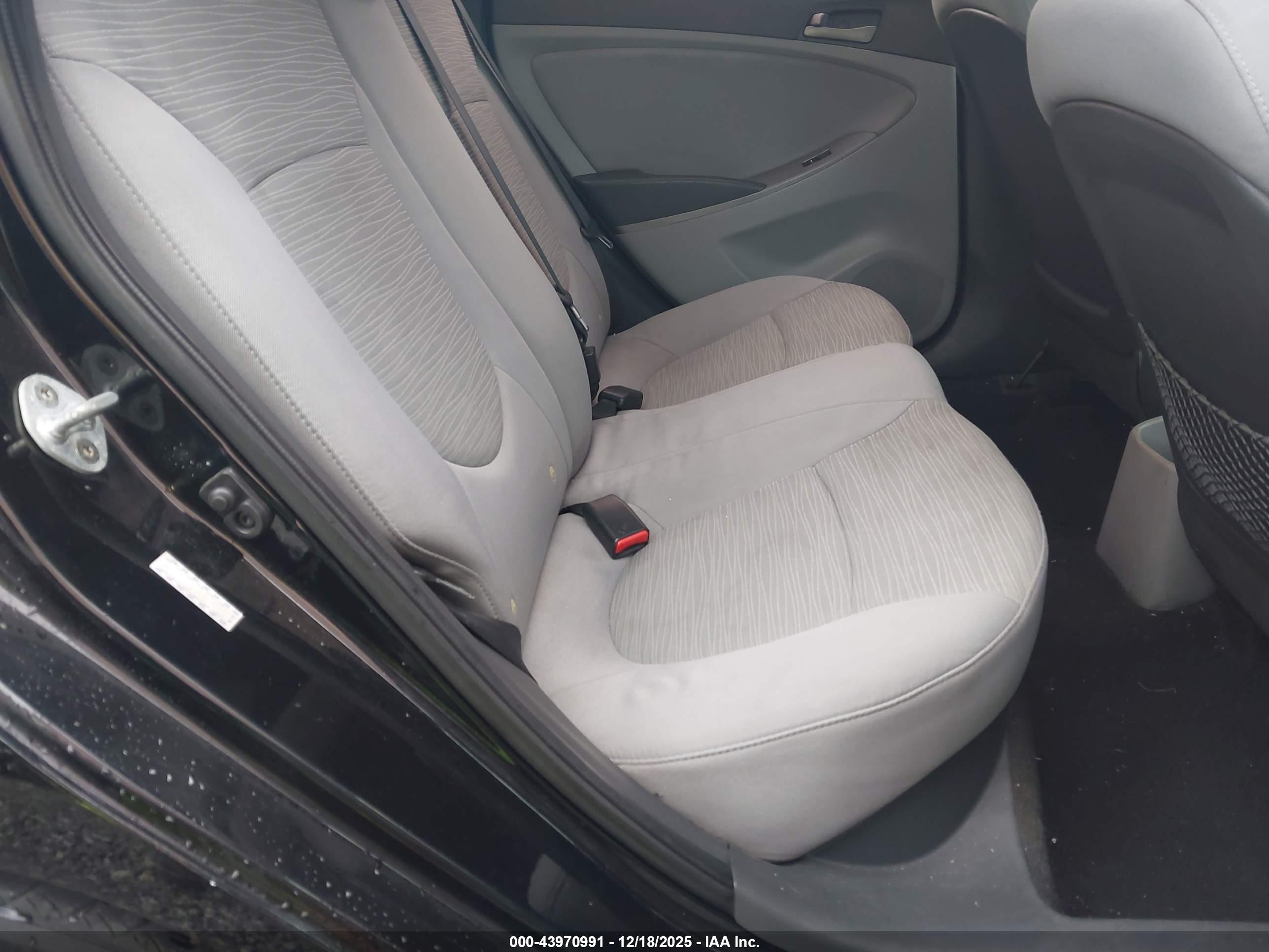 HYUNDAI ACCENT image 8