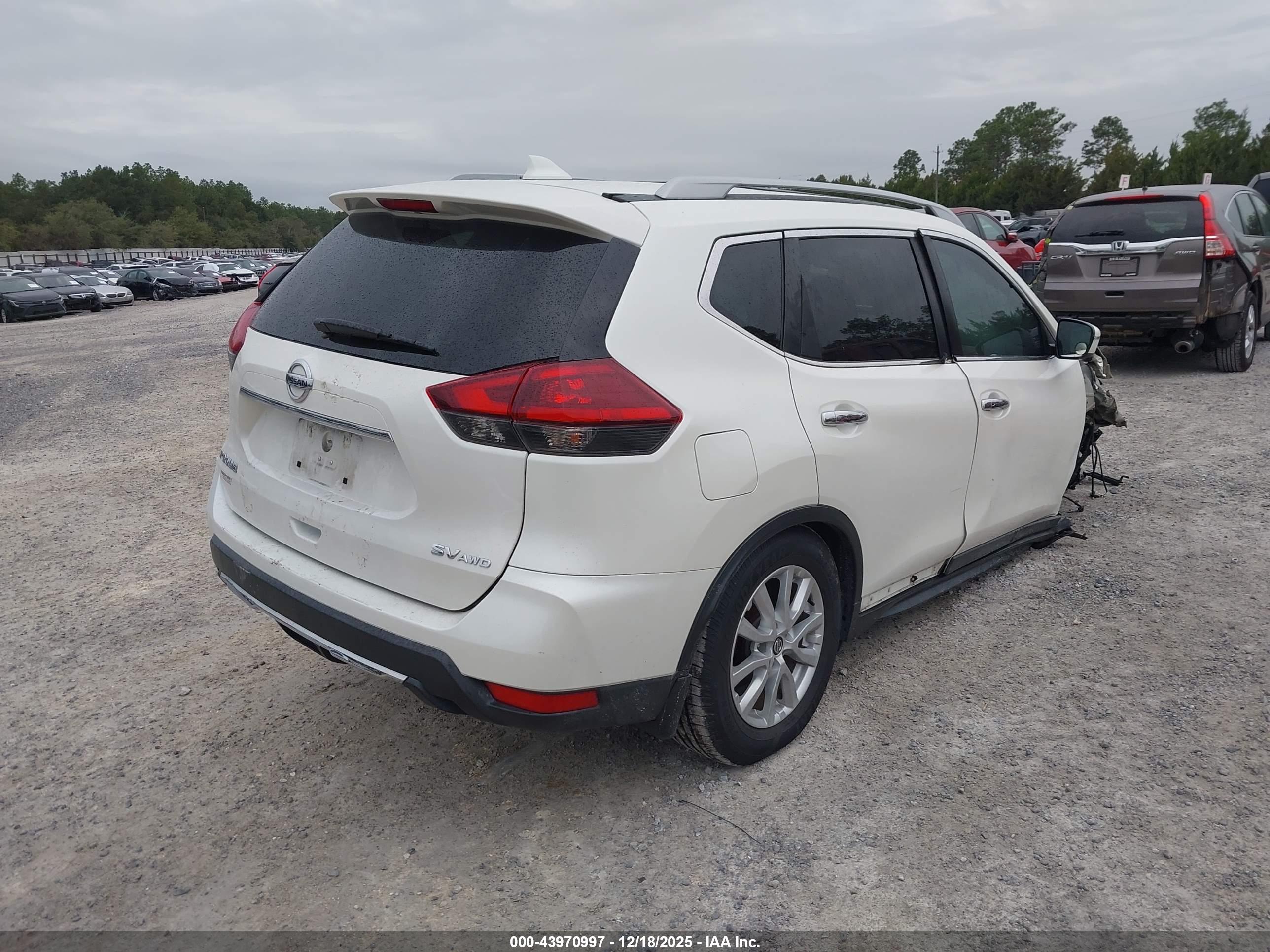NISSAN ROGUE image 4