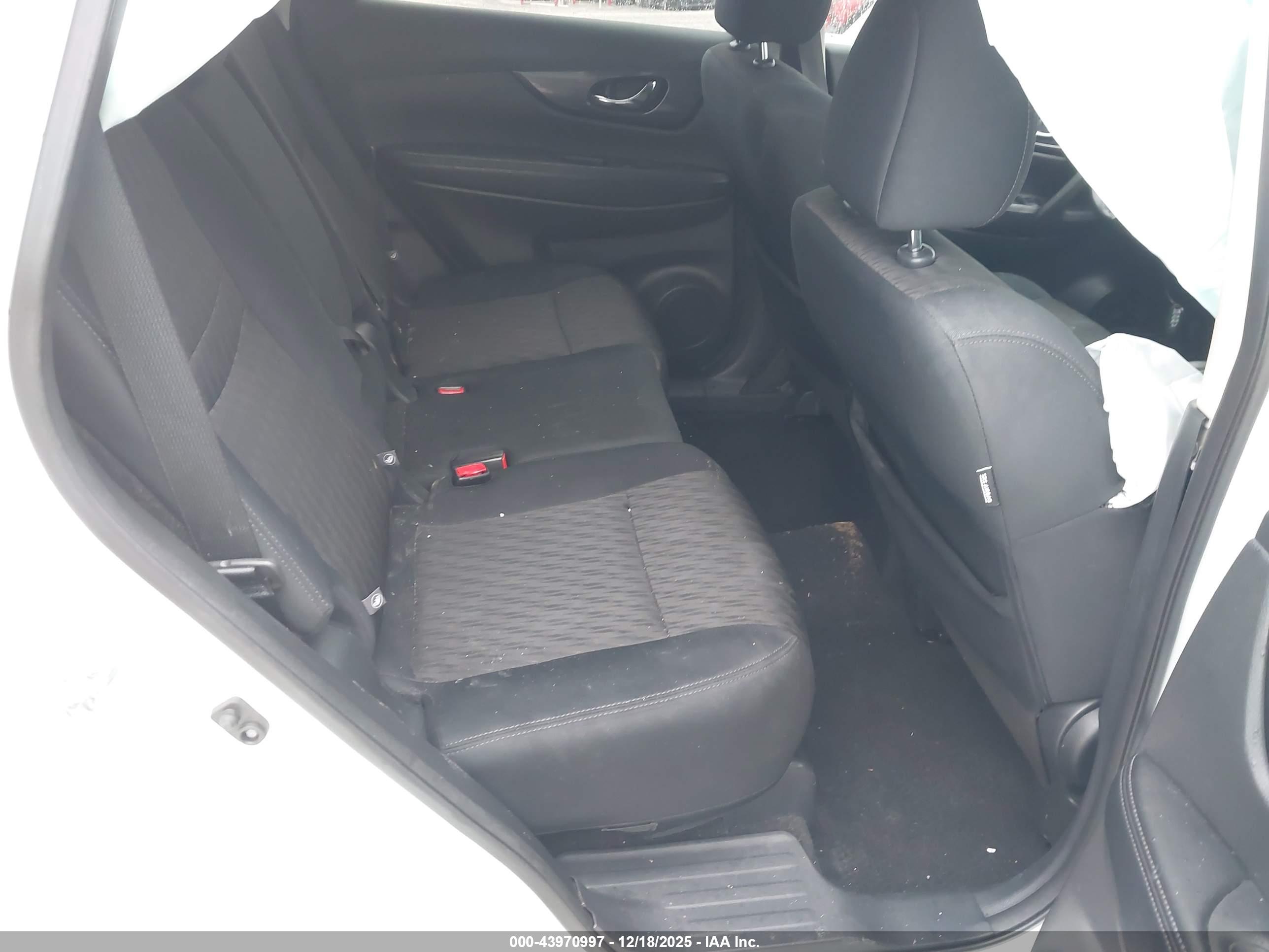 NISSAN ROGUE image 8