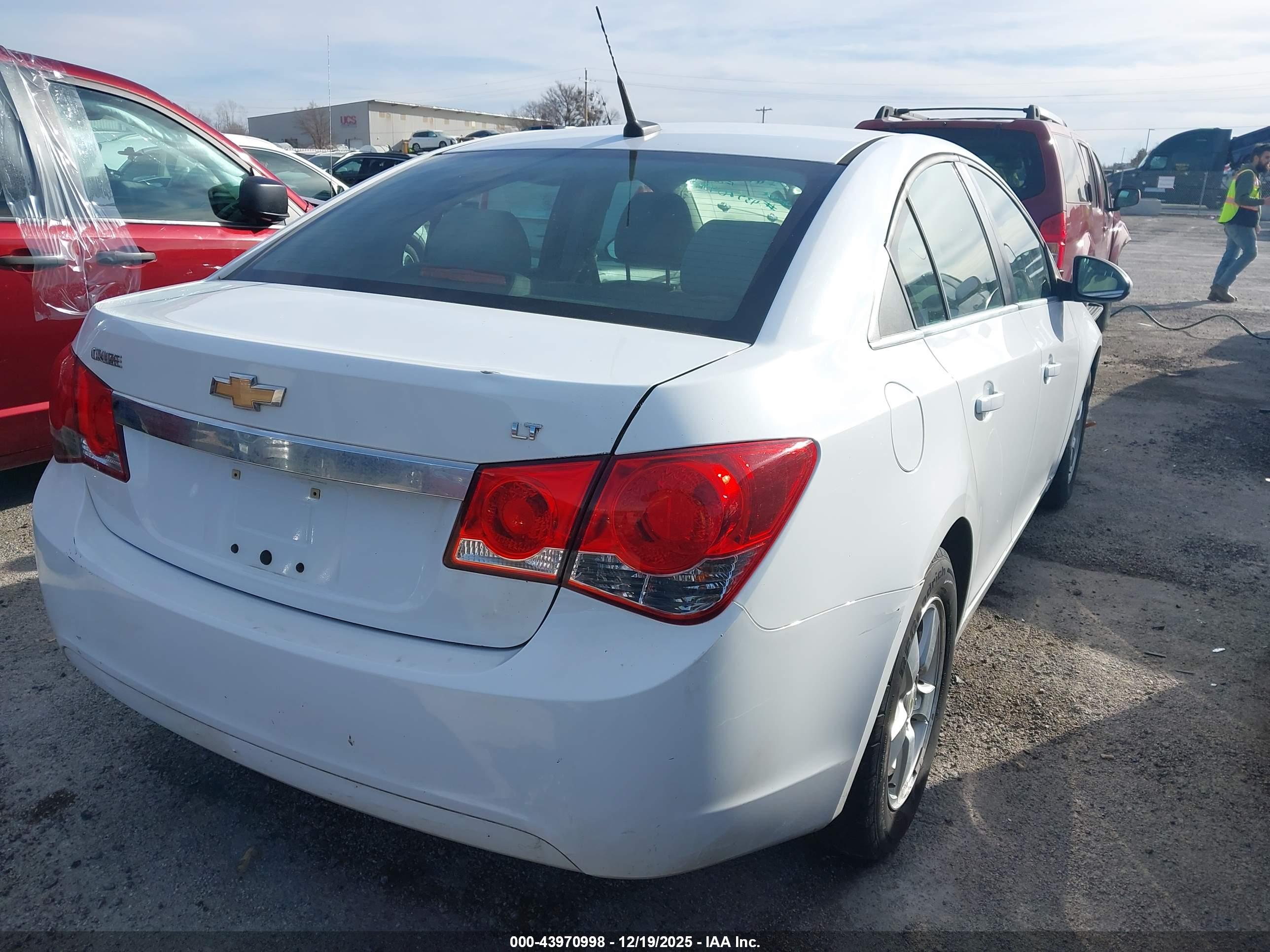 CHEVROLET CRUZE image 4