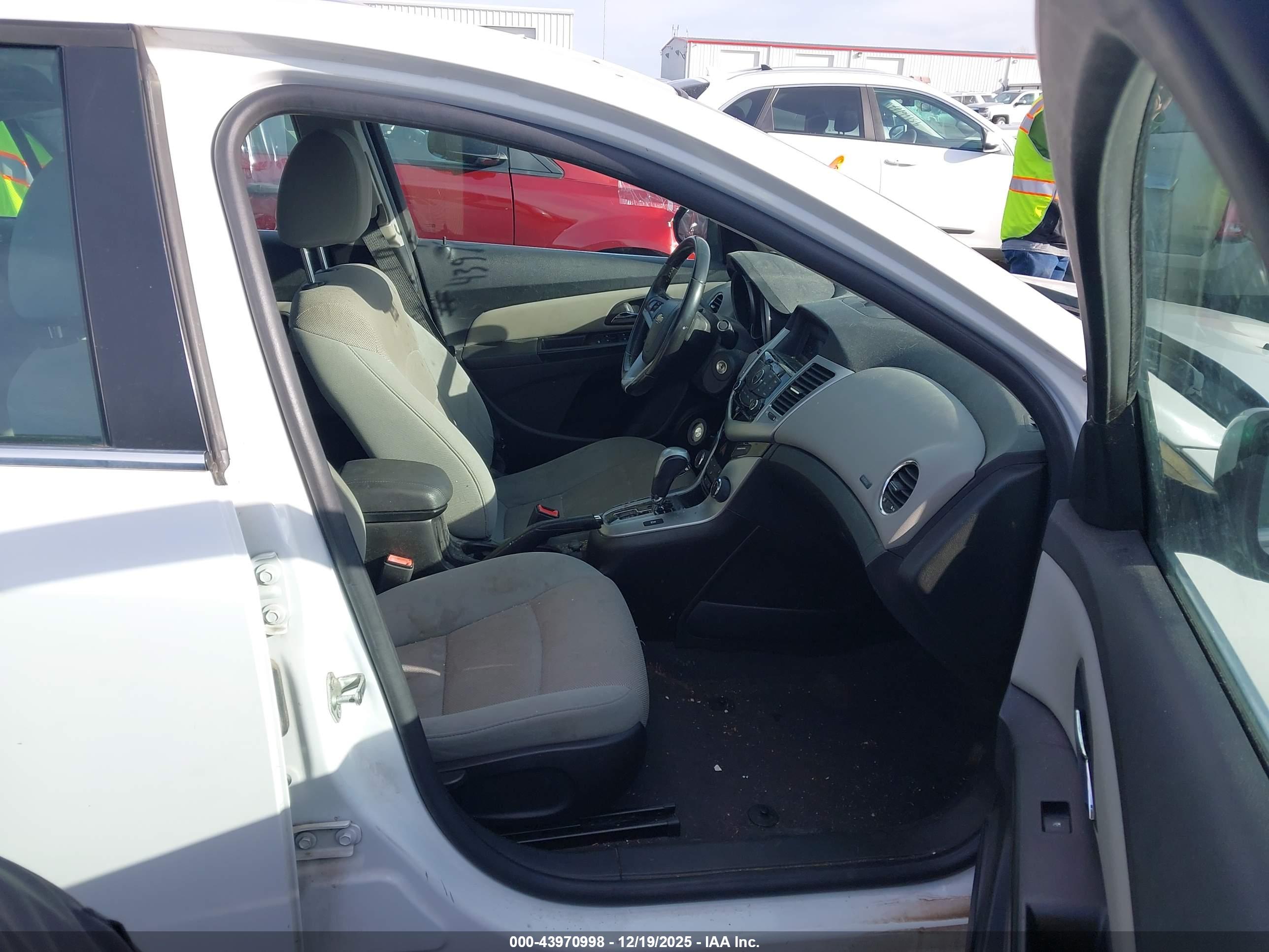 CHEVROLET CRUZE image 5