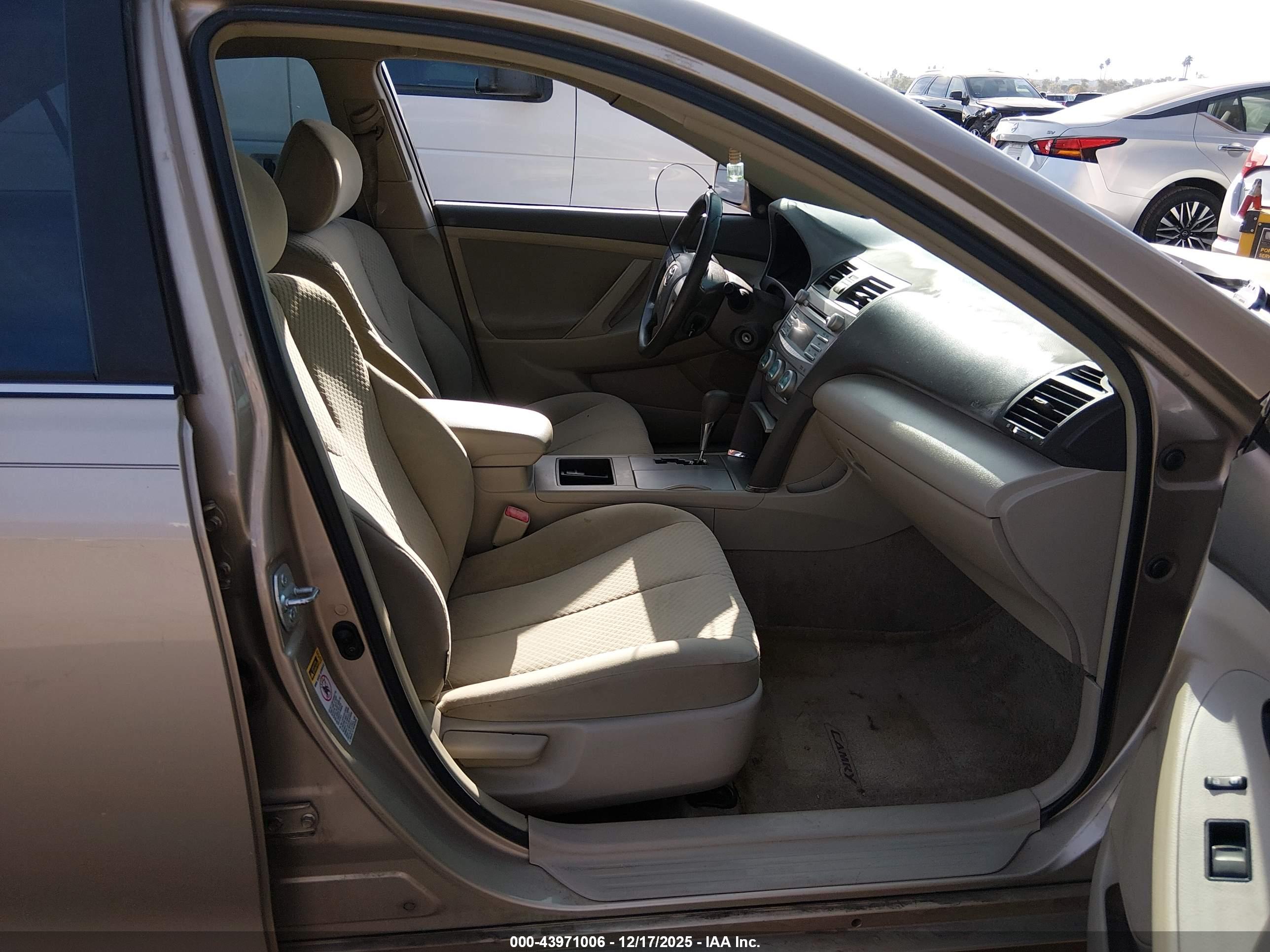 TOYOTA CAMRY image 5