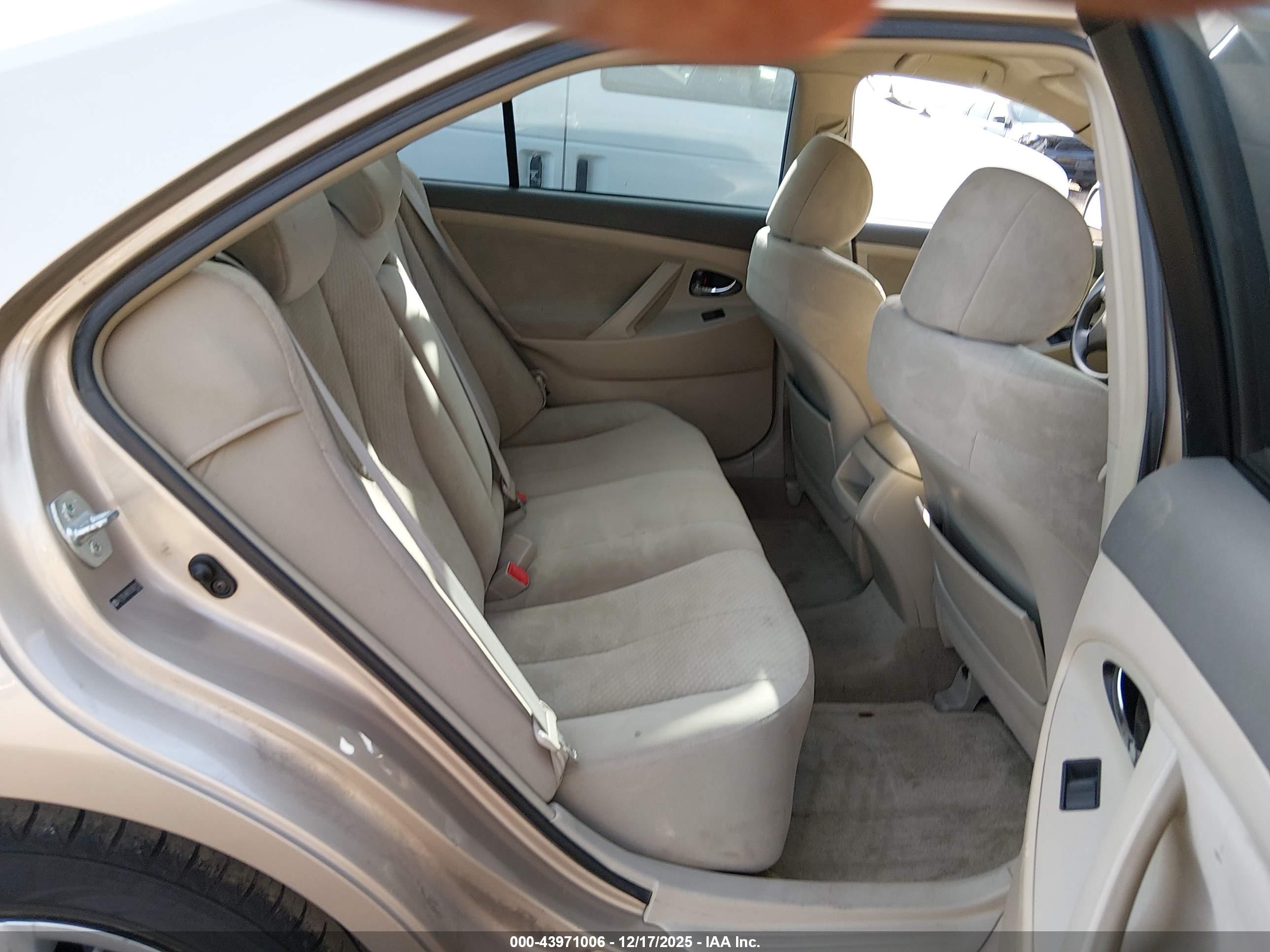TOYOTA CAMRY image 8