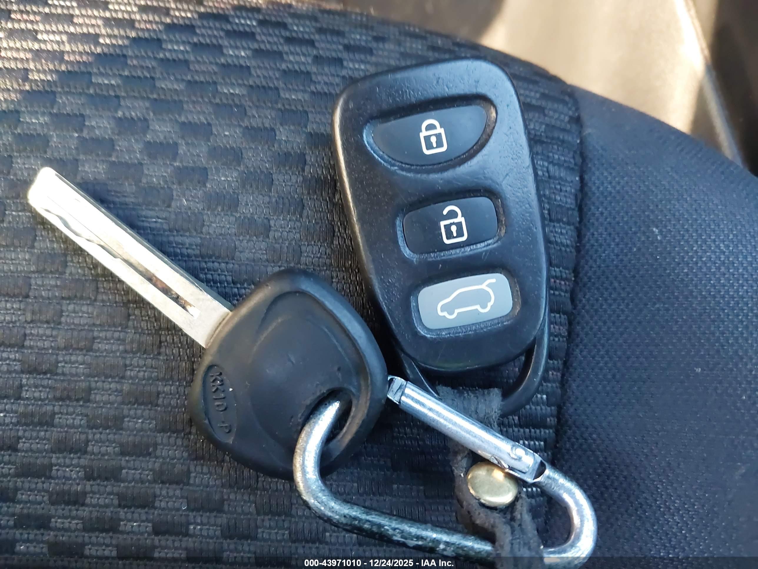 HYUNDAI ELANTRA image 11